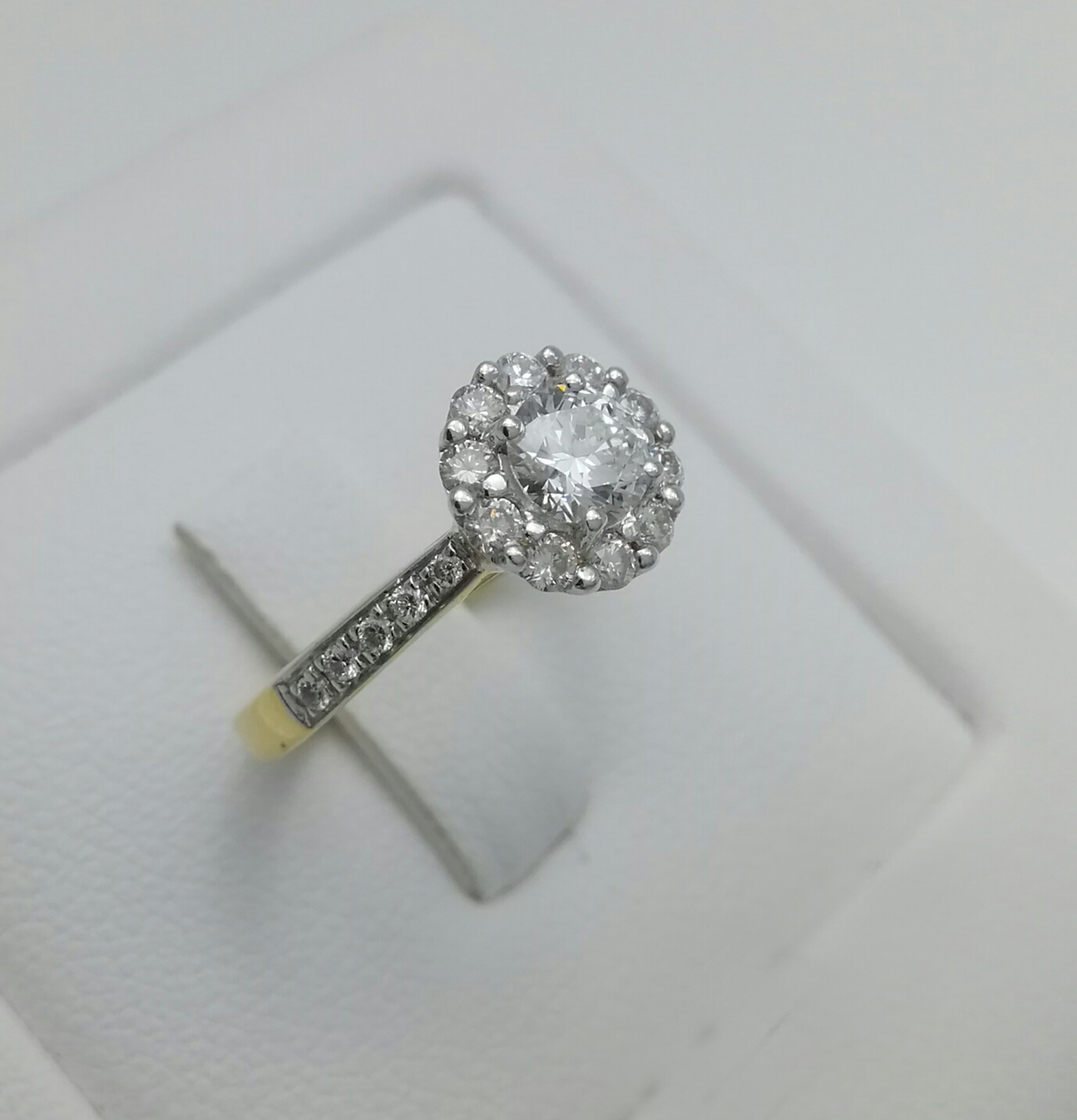 แหวนเพชรแท้น้ำหนักรวม 0.55 cts ทองคำแท้ 18K