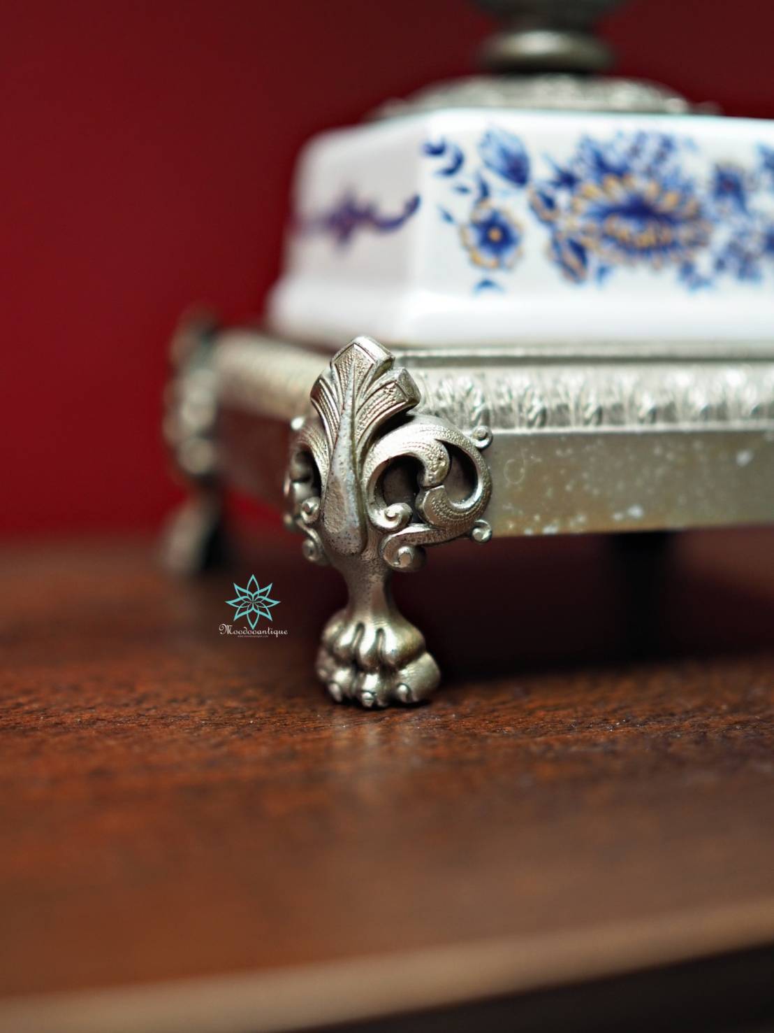 โถเซรามิค รูปนกฟินิกซ์คู่ ฐานและที่จับเป็น silver plates