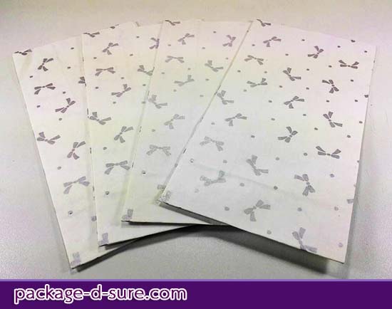 โปรโมชั่น//ถุงกระดาษสีแบบฐานตั้ง ไม่มีหูหิ้ว ไซส์เล็ก 23*12*7 สีขาว ลายโบว์เงิน