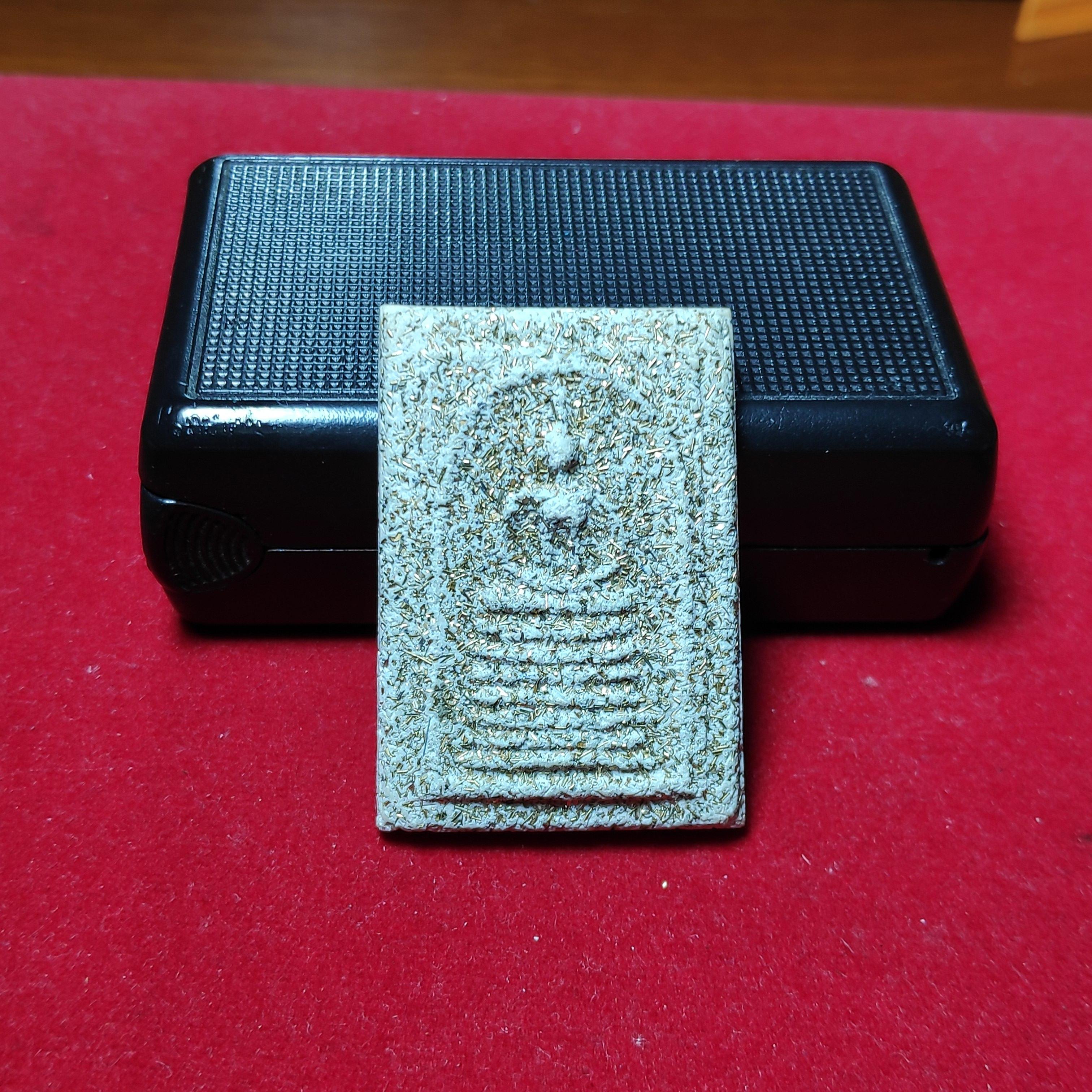 พระสมเด็จเนื้อผงโรยผงตะไบทั้งองค์