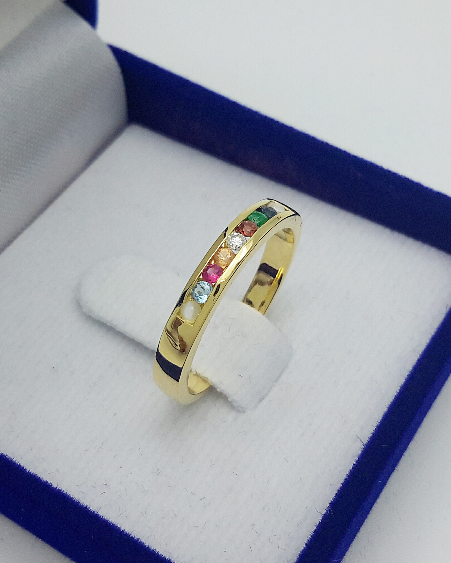 แหวนนพเก้าประดับเพชรแท้ และ พลอยนพเก้าแท้