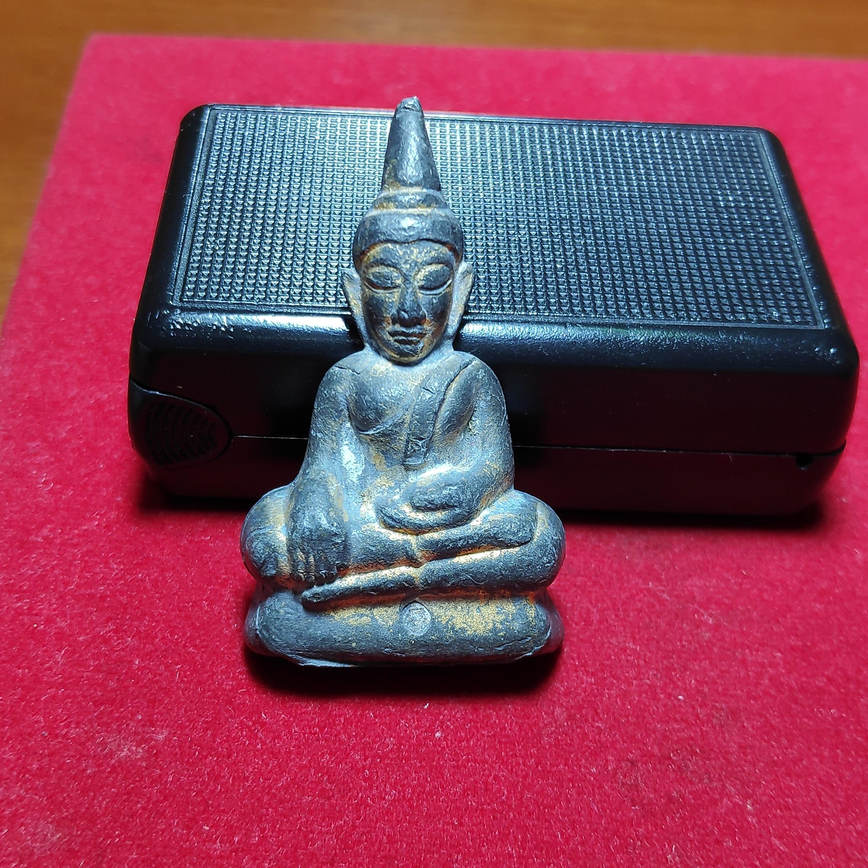 พระท่ากระดานหลังรูปเหมือนหลวงพ่อนารถวัดศรีโลหะเนื้อตะกั่ว