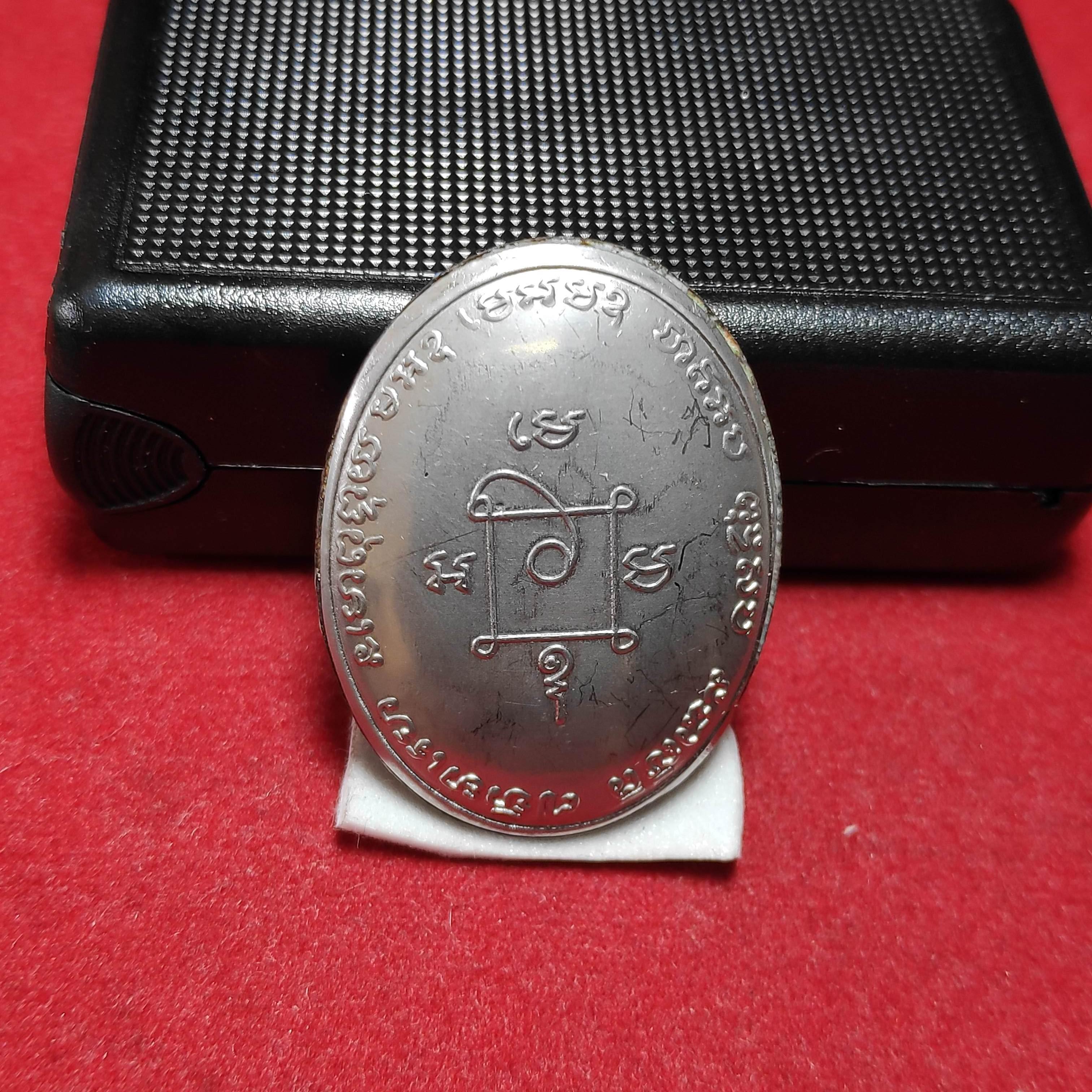 ล็อกเก็ตหลวงพ่อเเดงวัดเขาบันไดอิฐหลังยันต์