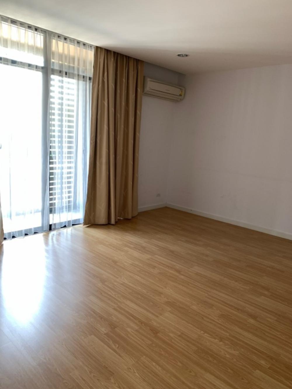 ให้เช่าทาวน์โฮม 4 ชั้น ม.Flora Marigold พระราม 3 - สาธุประดิษฐ์