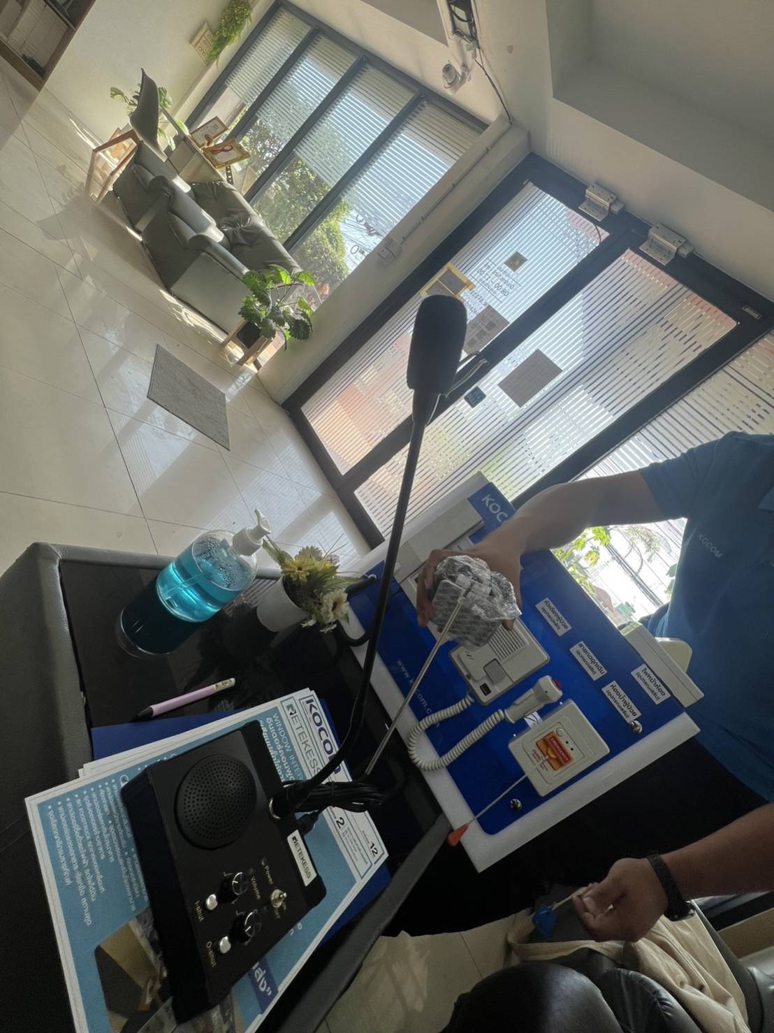 Window Intercom รุ่นไม่เดินสาย สำหรับเจ้าหน้าที่และ ผู้มาติดต่อ *** เสียบปลั๊กใช้งานได้เลย Kocom รุ่น TW106