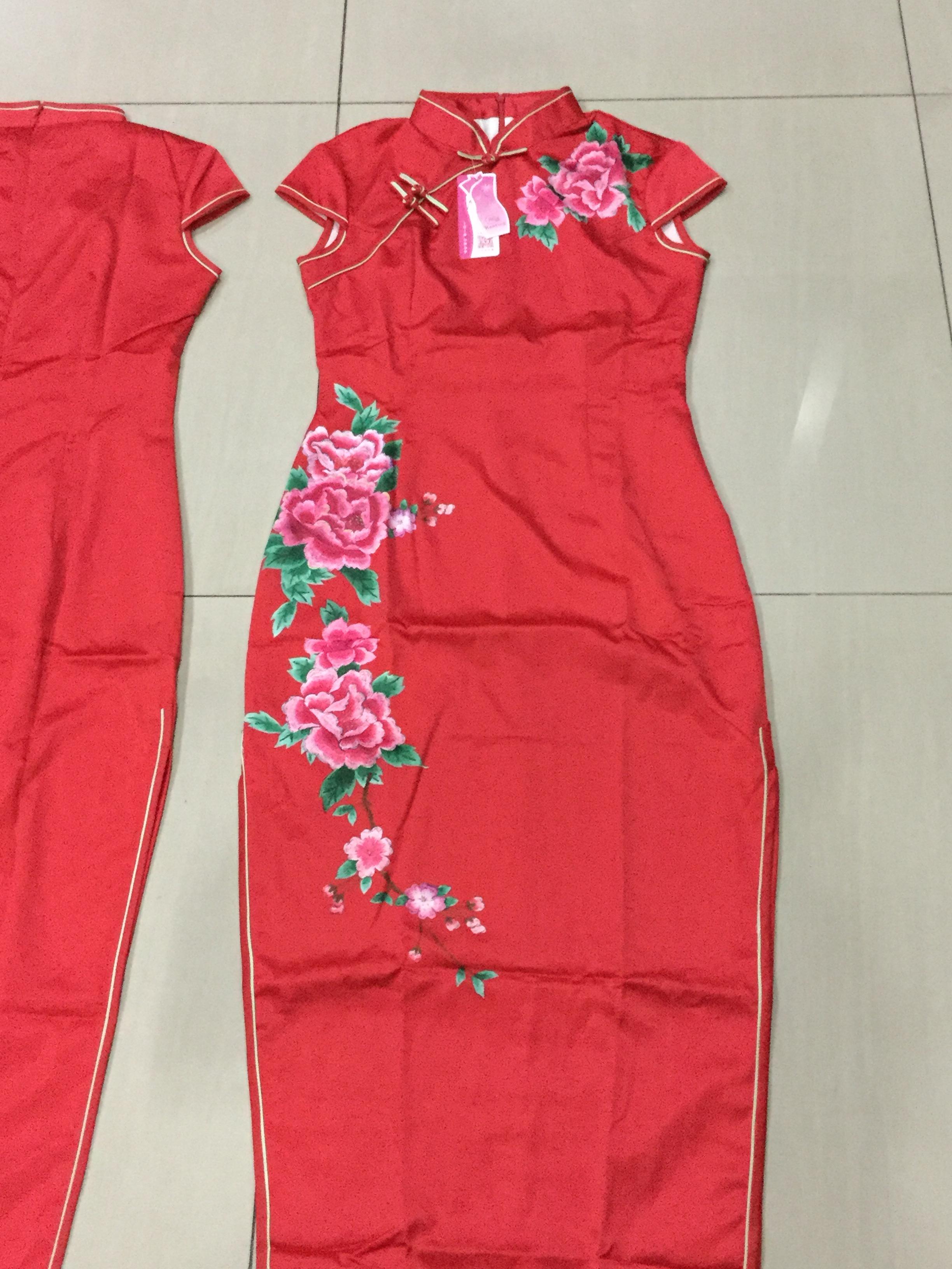 กี่เพ้ายาว ผ้าไหมสีแดง รหัส AC 138 สินค้าพร้อมส่ง