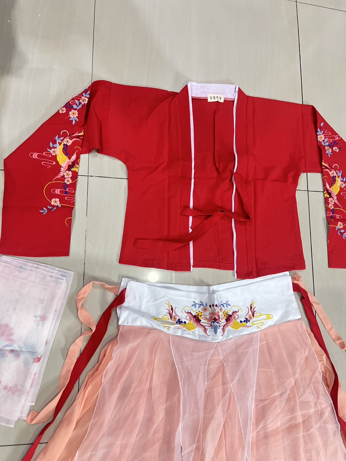 ชุดจีนหญิงฮั่น สีแดง+ชมพู ลายปักรูปปลา รหัส EL 60 สินค้าพร้อมส่ง