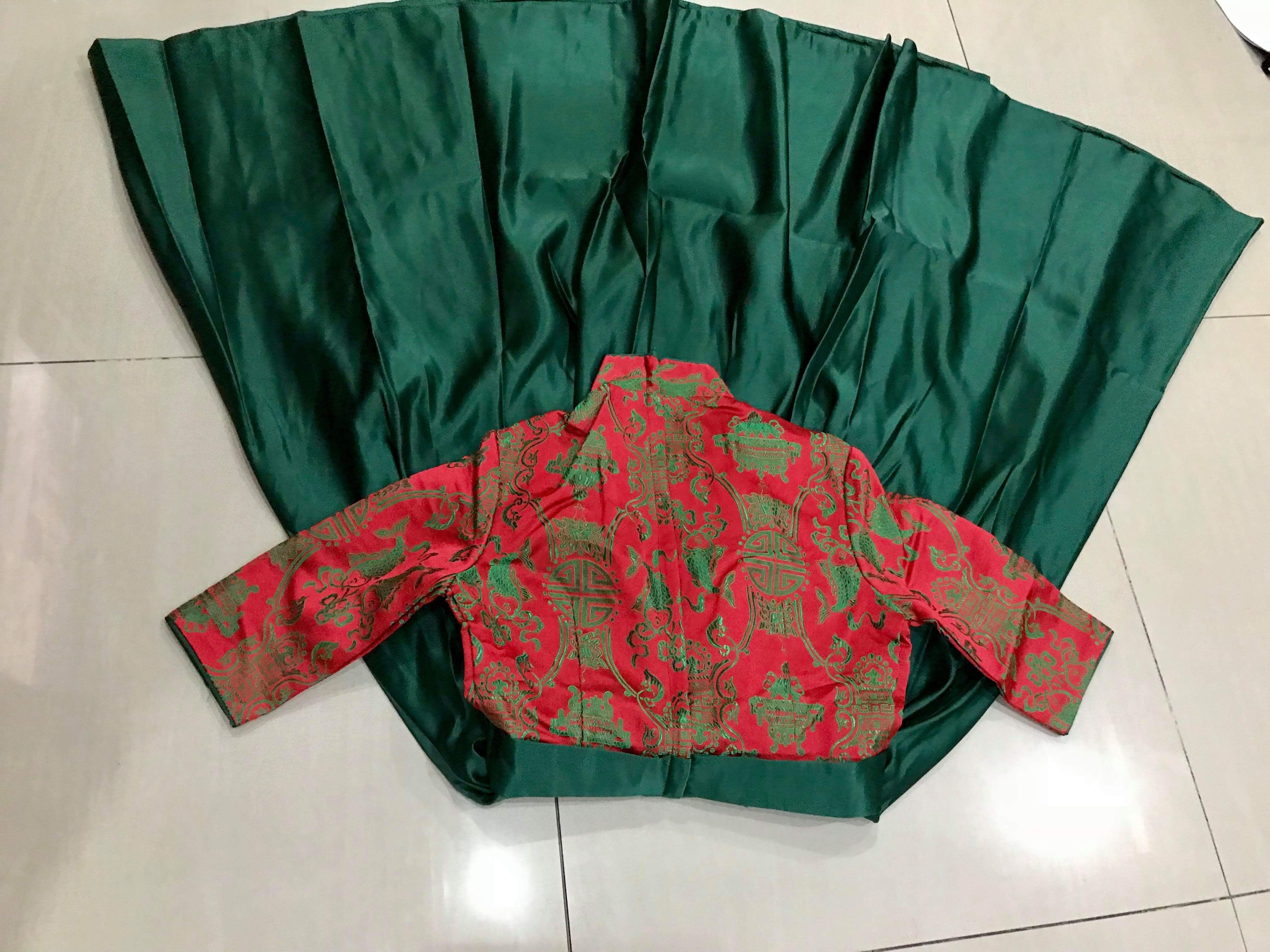 รหัส SOD112 กี่เพ้ายาว สีเขียวพร้อมส่ง