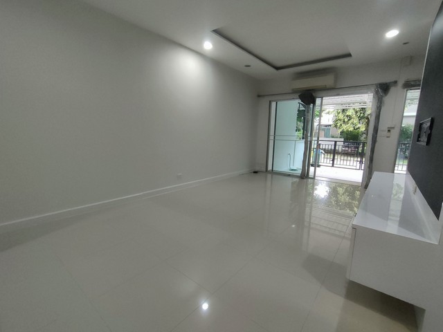 (MH0048) ขายพร้อมผู้เช่าทาวน์โฮม 3 ชั้น ม.วิสต้า ปาร์ค พระราม 2 Renovate ใหม่
