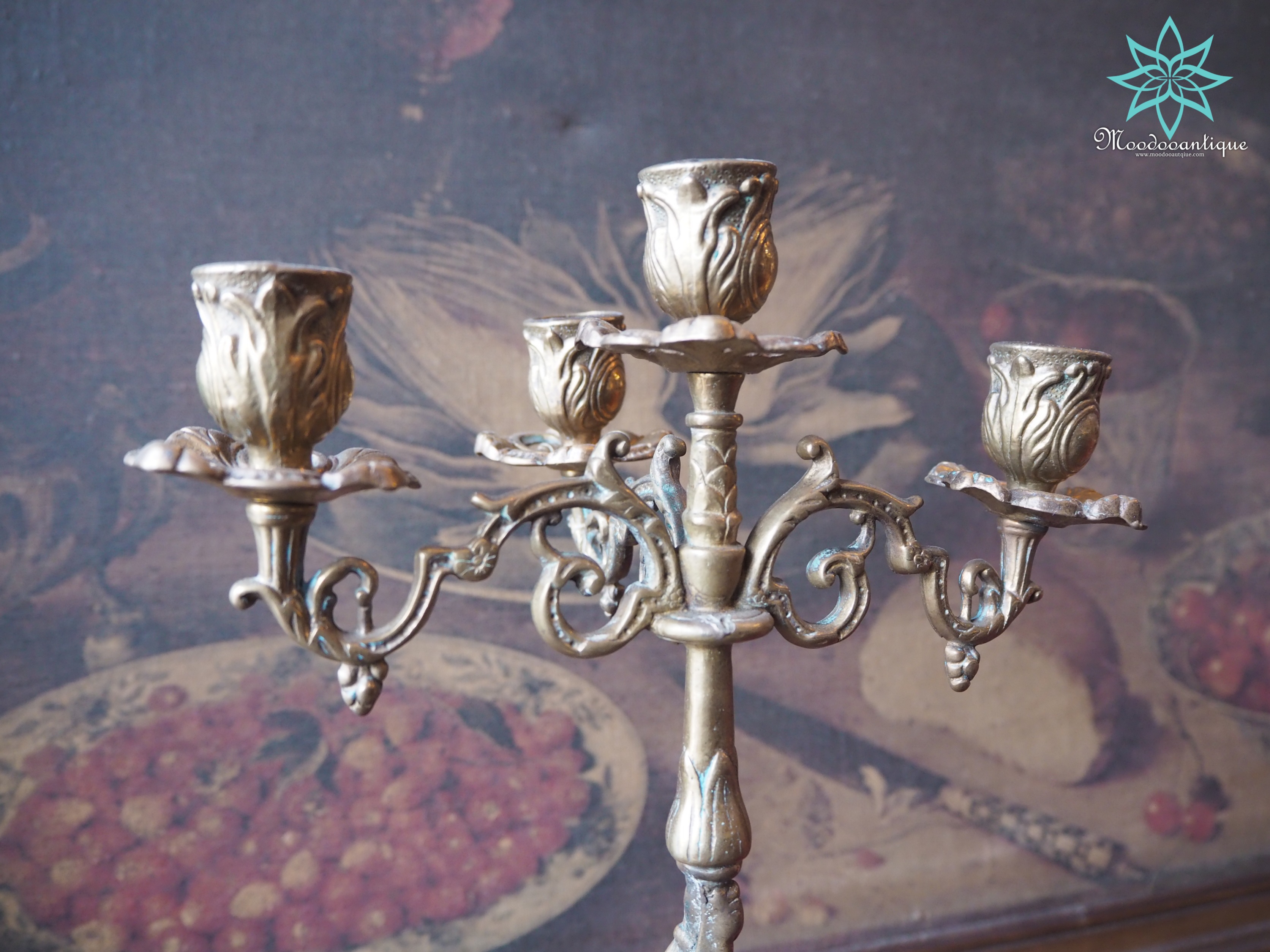 เชิงเทียนทองเหลือง