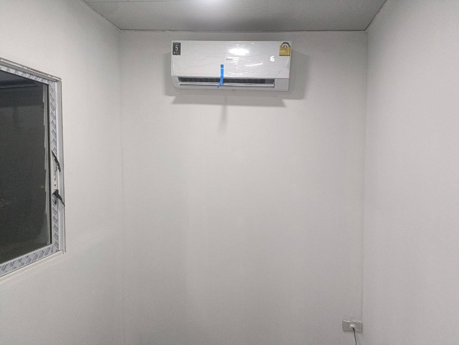 บ้านน็อคดาวน์ขนาด 2*3 เมตร พร้อมกันสาด ระเบียงด้านหน้า UC-K05 *** รวมค่าจัดส่ง