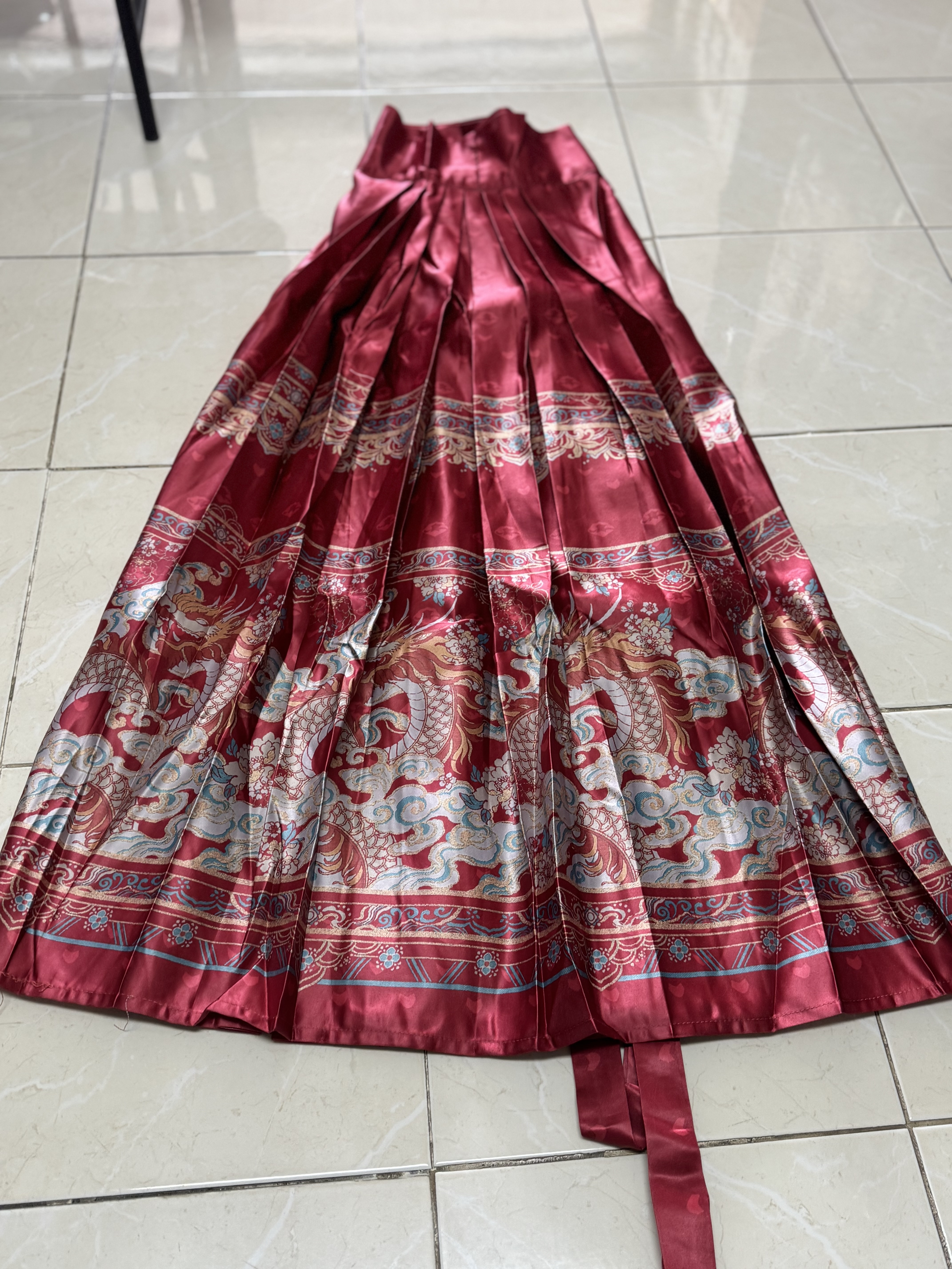 กระโปรงหม่าเมี่ยนยาว สีแดง ลายมังกร #258