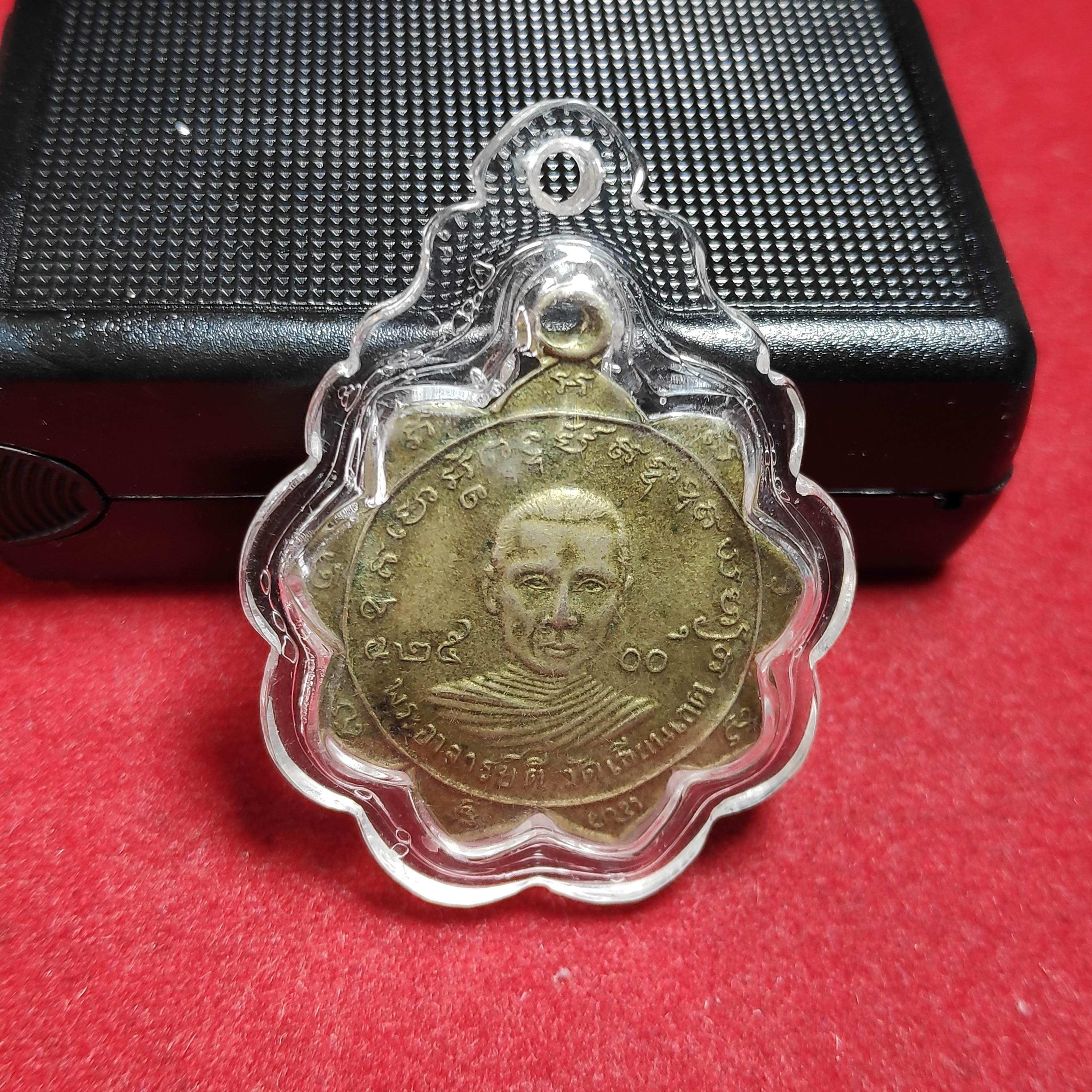 เหรียญพระอาจารย์ตี๋วัดเขียนเขตหลังหลวงพ่อช้างปี2500