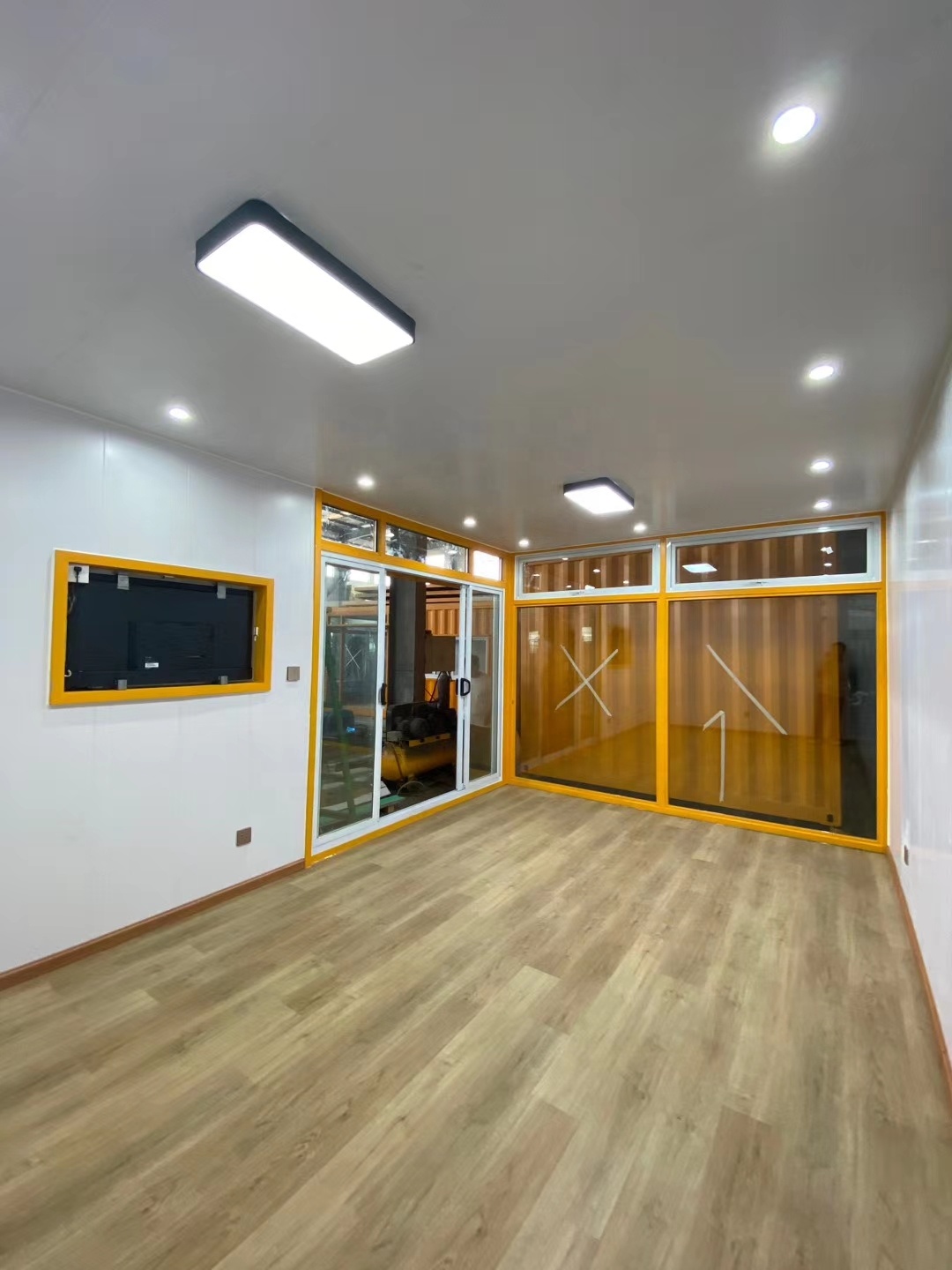 ตู้คอนเทนเนอร์ ร้านค้า ออฟฟิศขนาดเล็ก ขนาด 4เมตร * 3 เมตร * สูง 2.5 เมตร พร้อมพืนกระเบื้องยาง เลือกสีตู้ได้ *** ค่าจัดส่ง 18000 บาท UC-K05