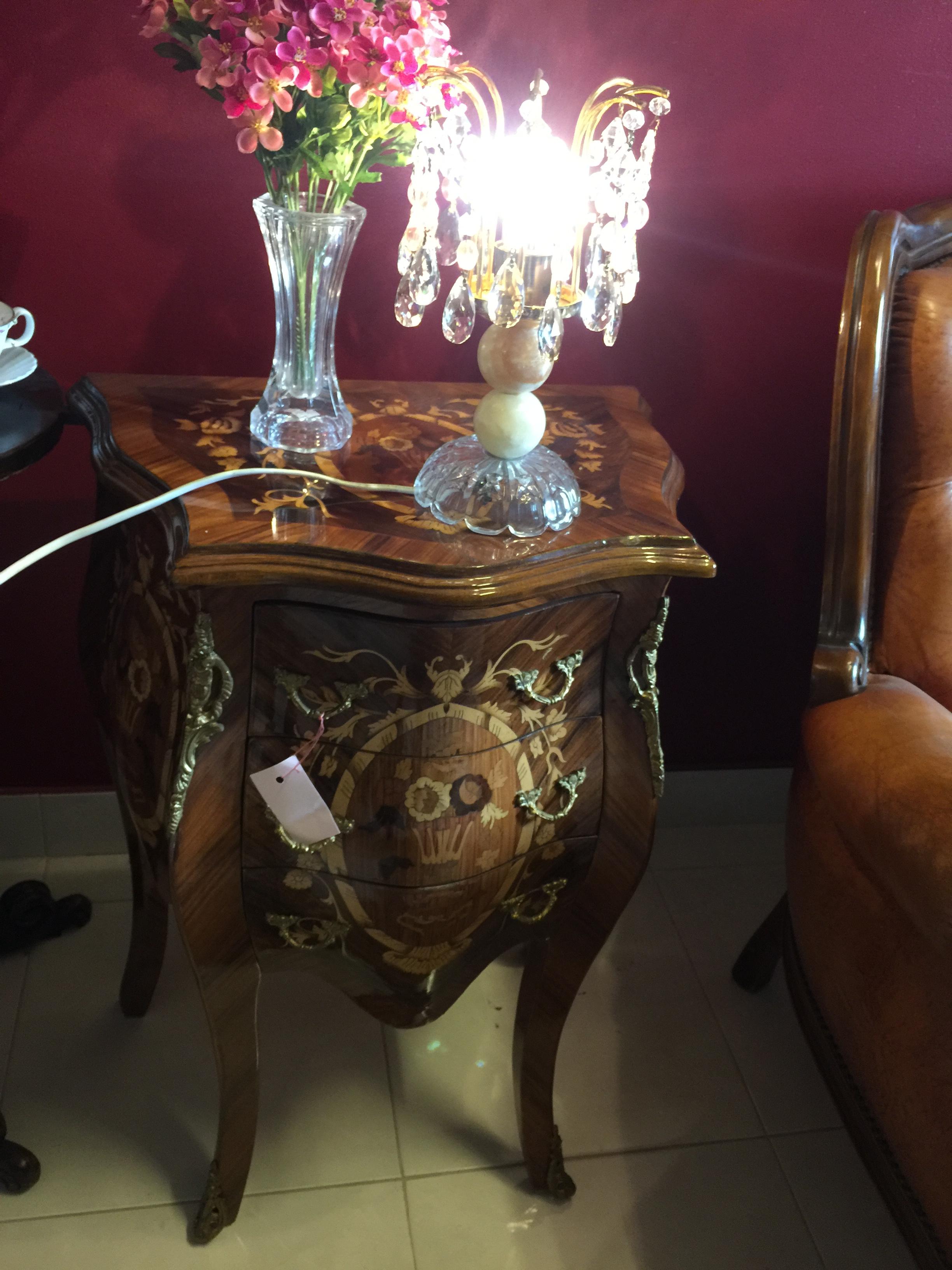 โต๊ะหัวเตียงคู่ ฝรั่งเศส