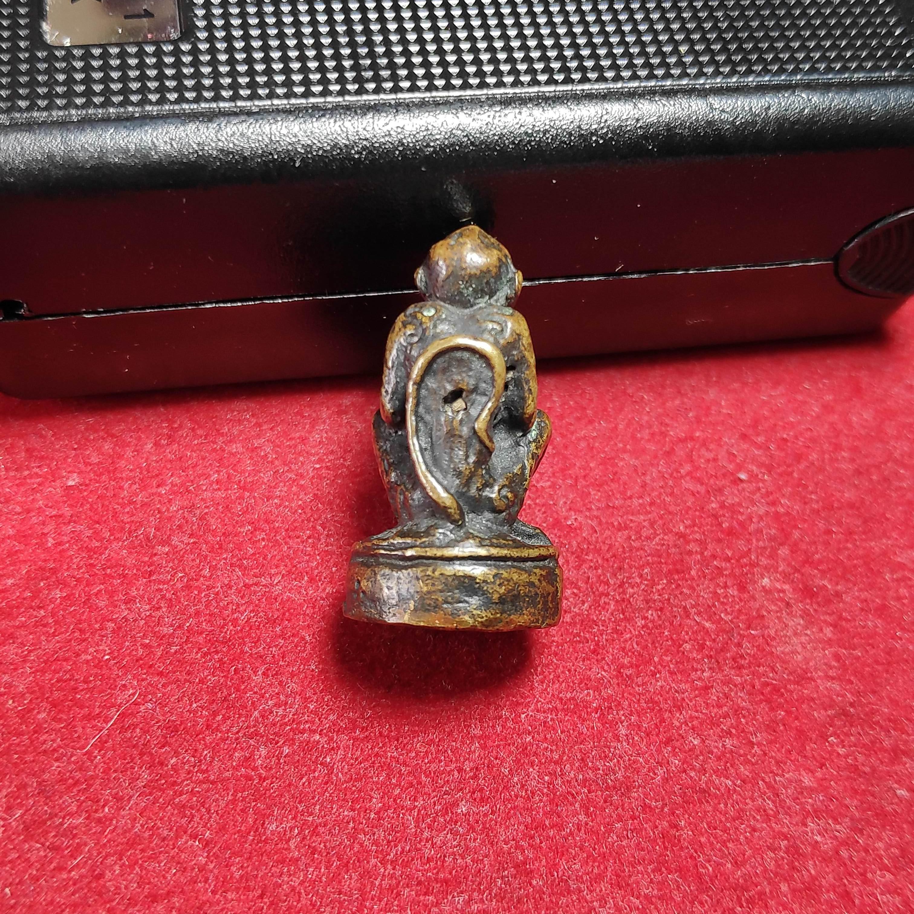 รูปหล่อลิงอุ้มทรัพย์รุ่น2หลวงพ่ออินวัดลาด จ.จันทบุรีปี2523