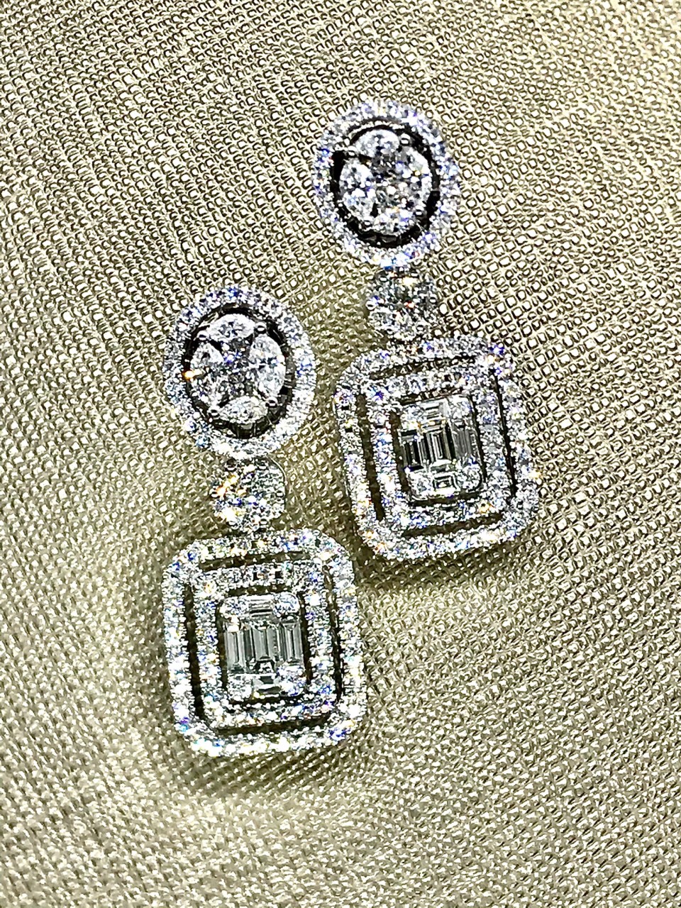 ต่างหูเพชรแท้น้ำหนักเพชรรวม 3.19 cts