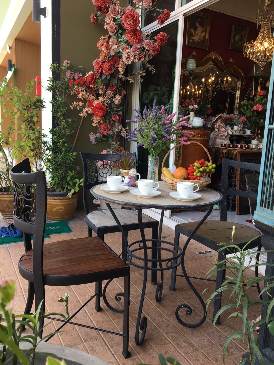 ชุดโต๊ะเก้าอี้เหล็กดัดงานเก่า