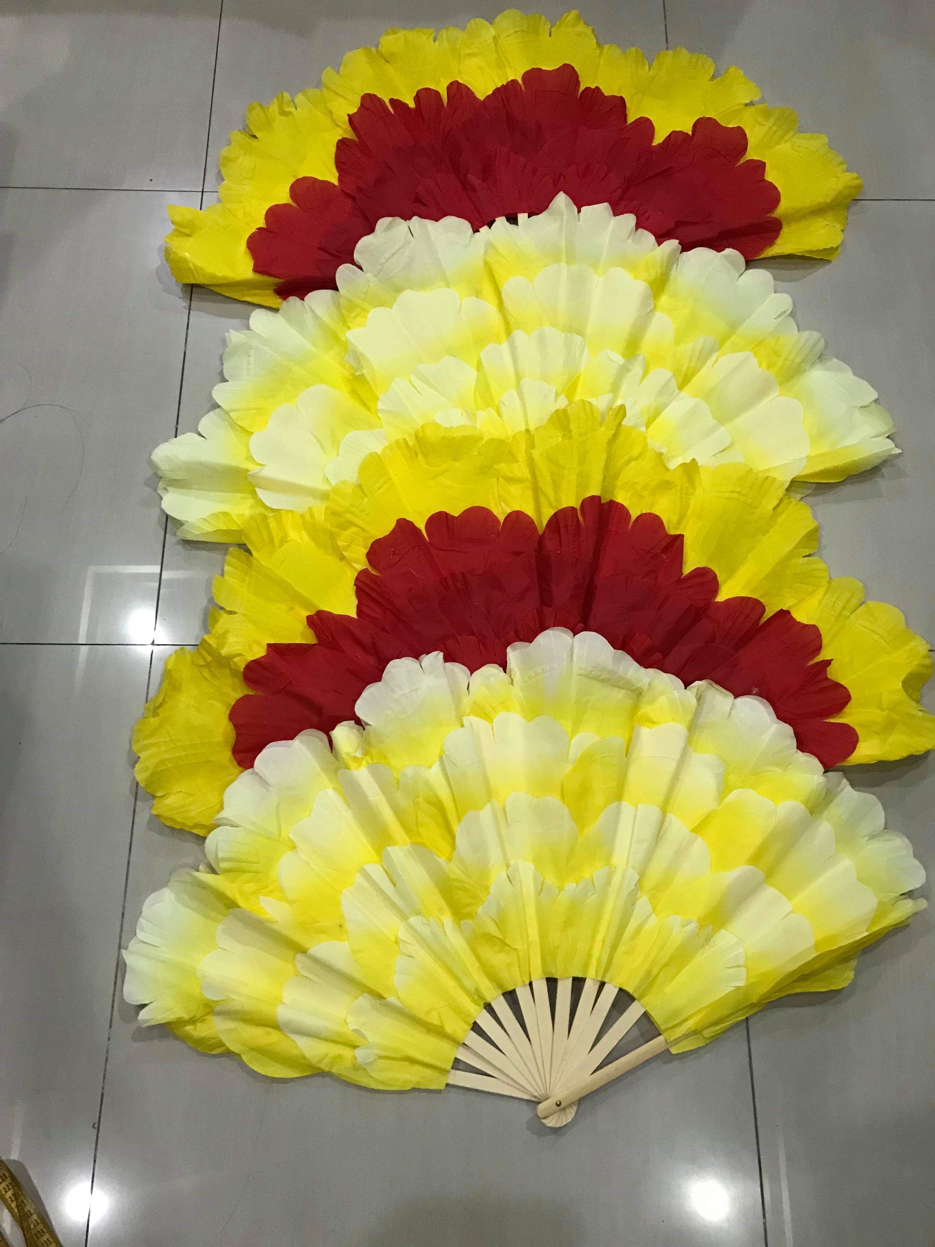 พัดแฟนซี กลีบดอกบัว สีเหลือง สินค้าพร้อมส่ง