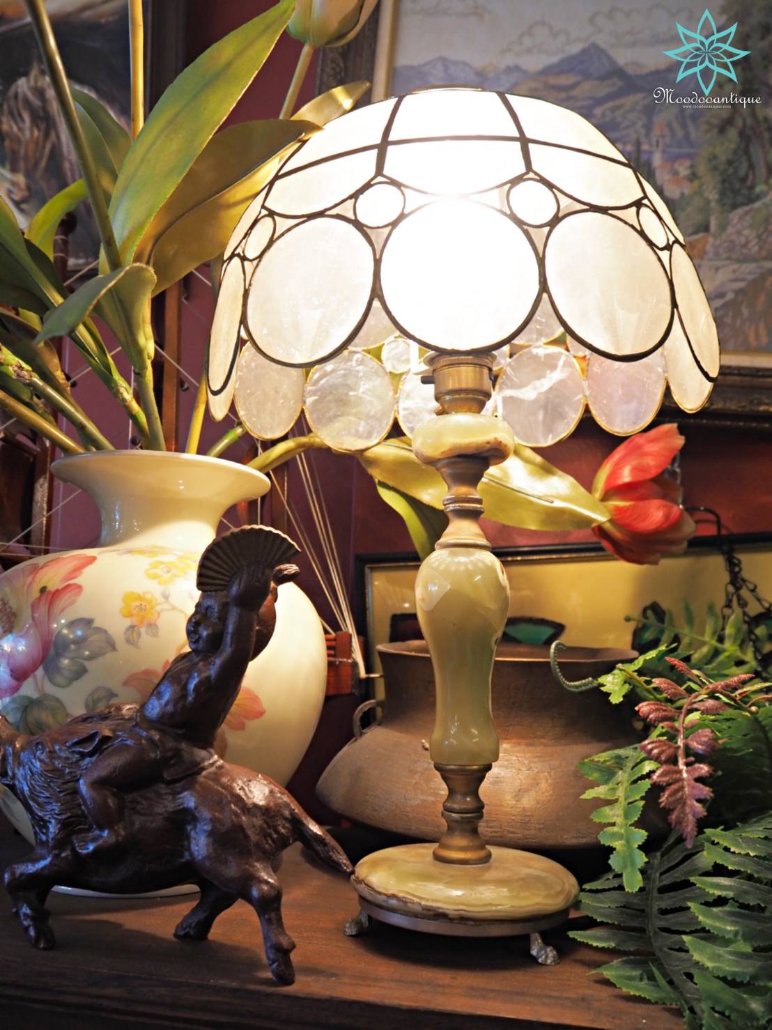 โคมไฟตั้งโต๊ะหินอ่อน