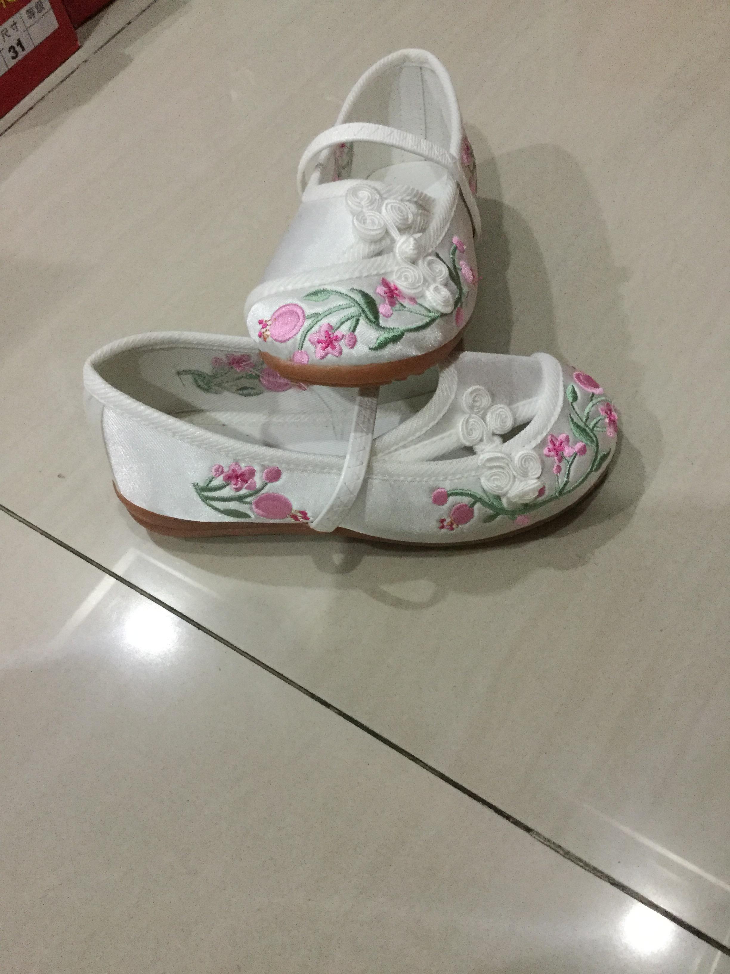 รองเท้า สไตล์จีน ของสาวน้อยสีขาว พร้อมส่ง
