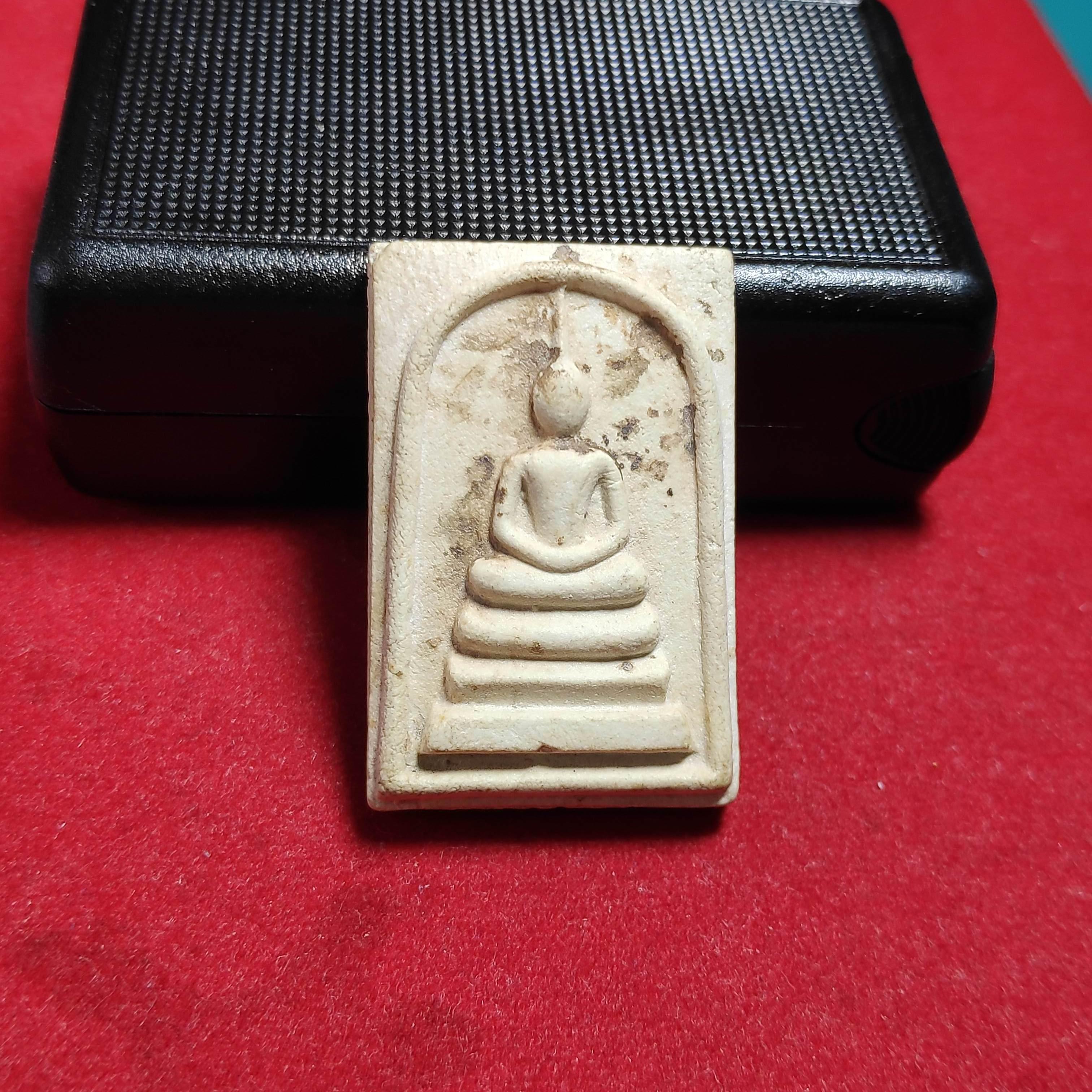 พระสมเด็จเนื้อผงวัดนาคำหลังยันต์ จ.ปราจีนบุรี