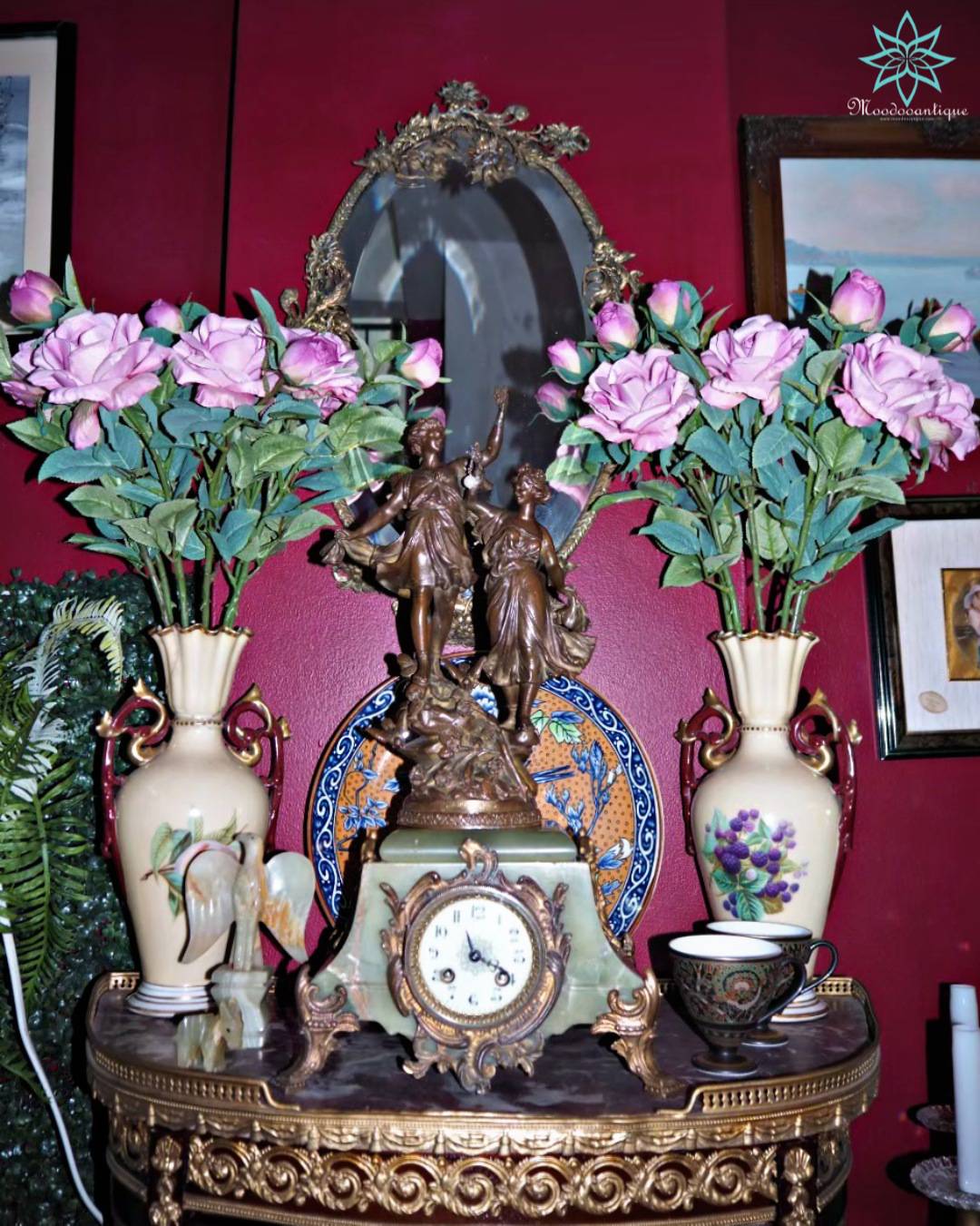 รูปปั้นนาฬิกาหินอ่อนโบราณจากยุโรป