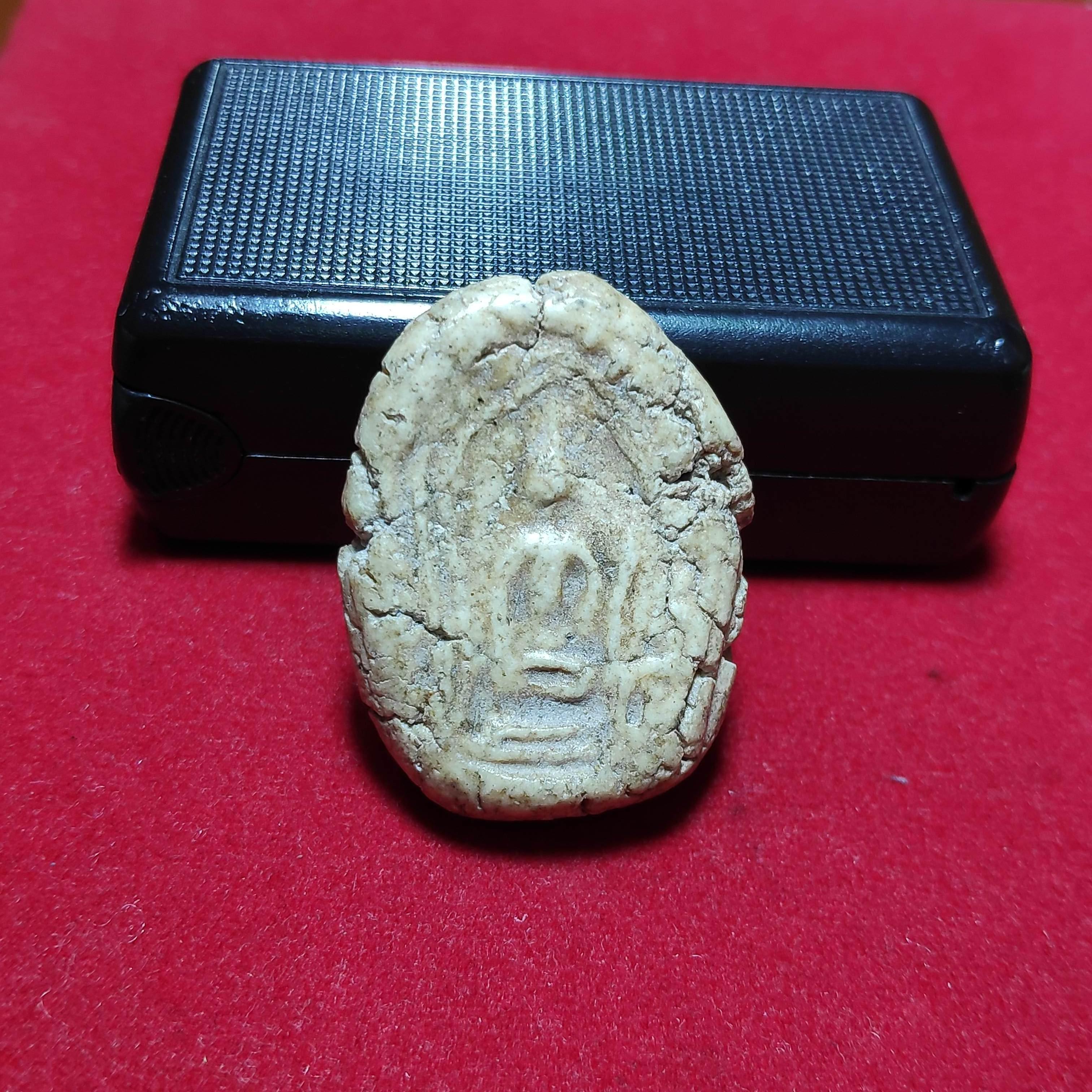 พระสมเด็จพิมพ์เล็บมือหลังยันต์จมเนื้อผงพุทธคุณ