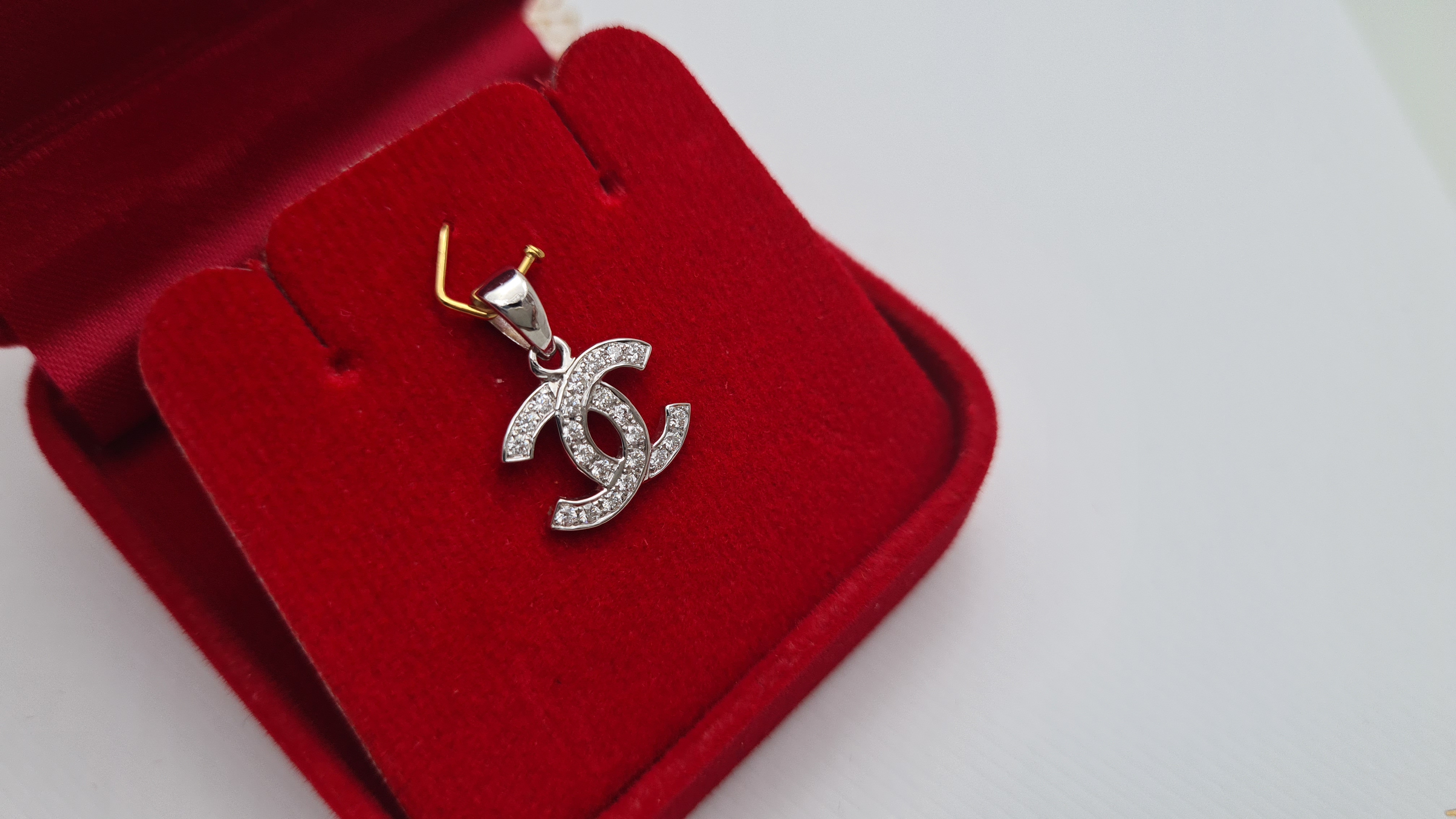 จี้เพชรแท้ ชาเนล 0.22 cts White Gold