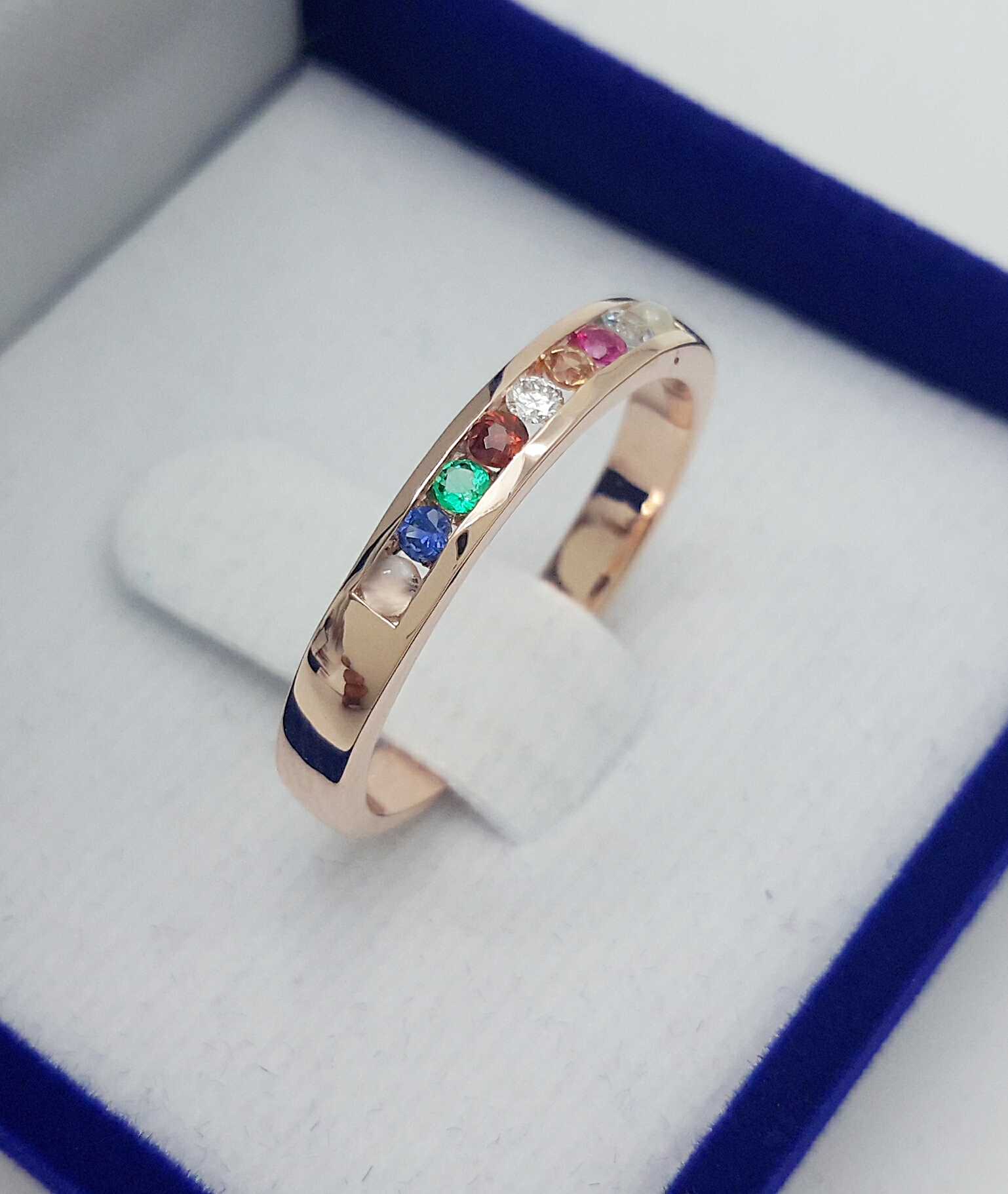 แหวนนพเก้าประดับเพชรแท้ และ พลอยนพเก้าแท้