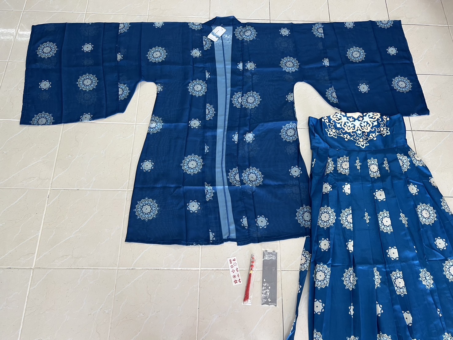 ชุดจีนหญิงฮั่น เสื้อน้ำเงิน + เดรสน้ำเงิน