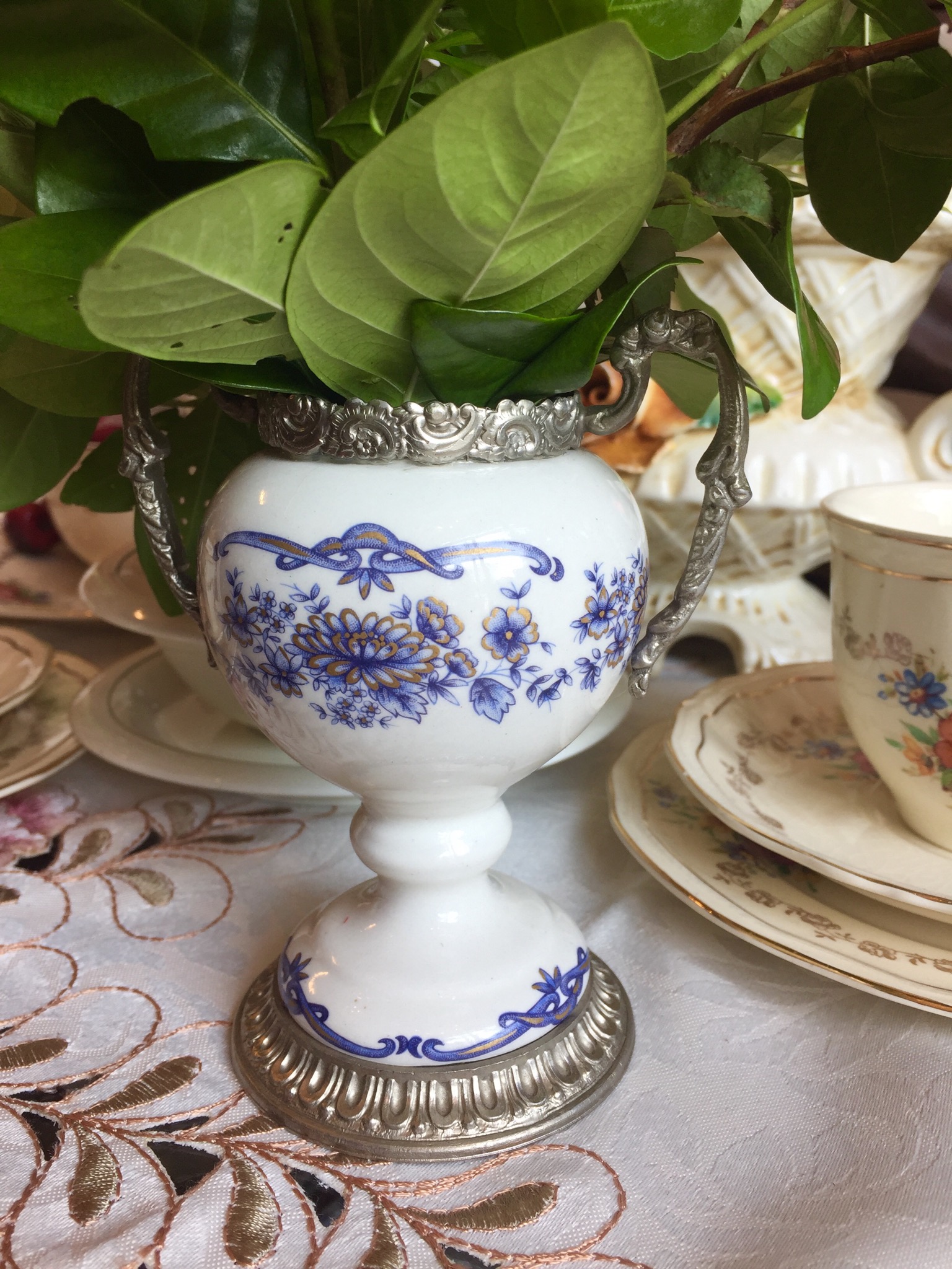 โถแจกันขอบเงินอังกฤษ