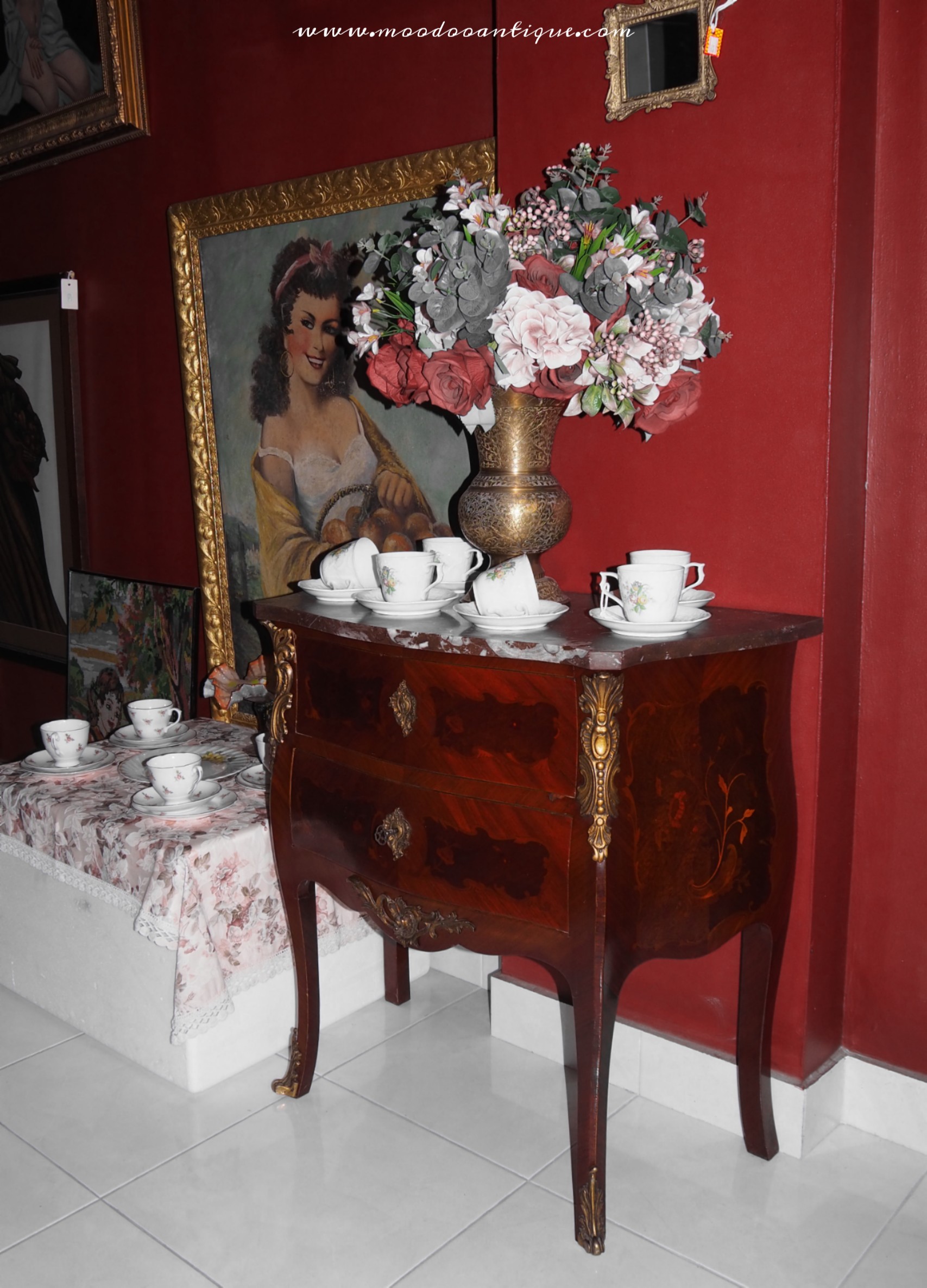 โต๊ะบอมบ์ งานฝรั่งเศส