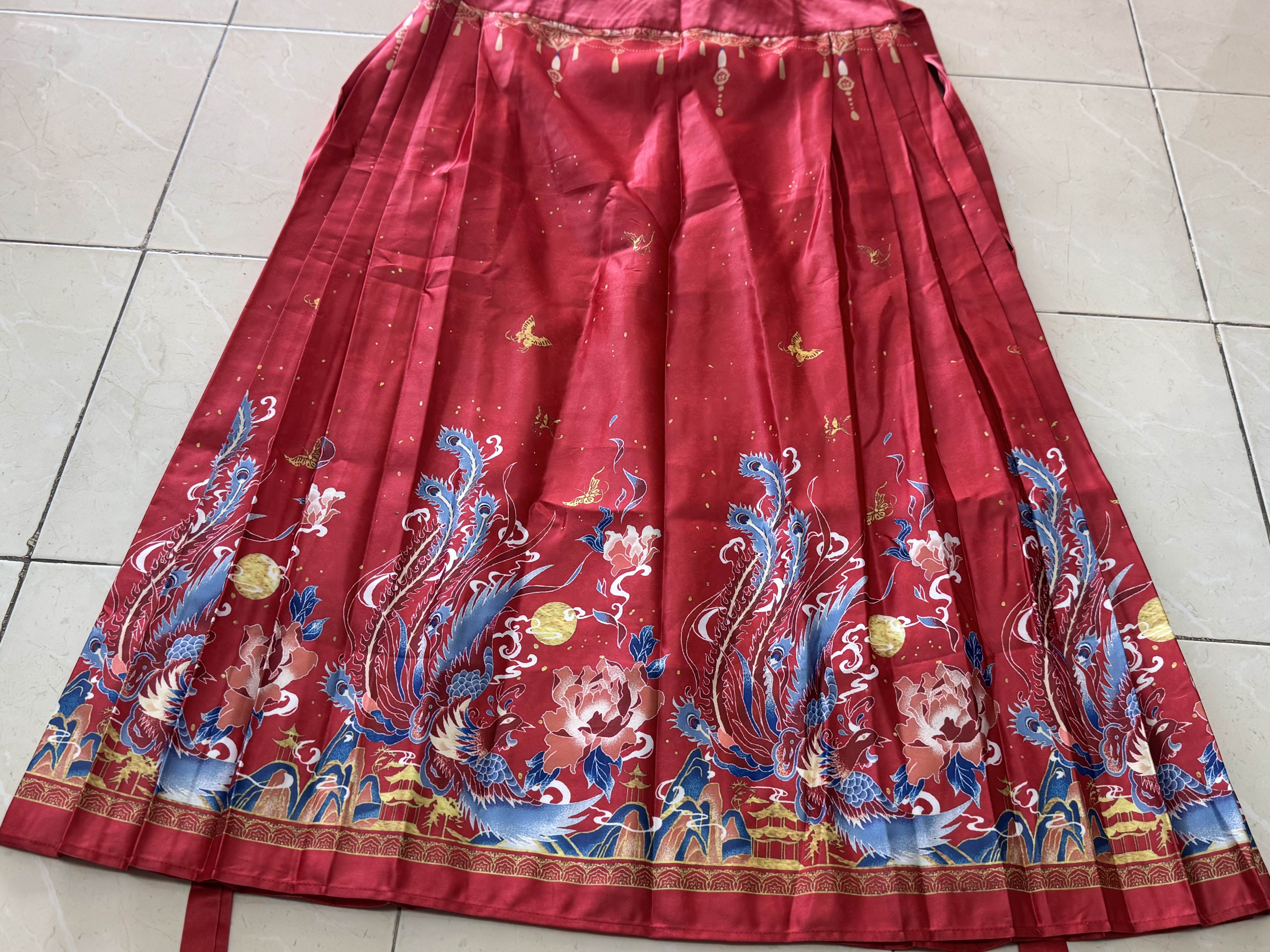 สินค้า กระโปรงหม่าเมี่ยนยาว สีแดง เอวซิป 37“ รหัส446