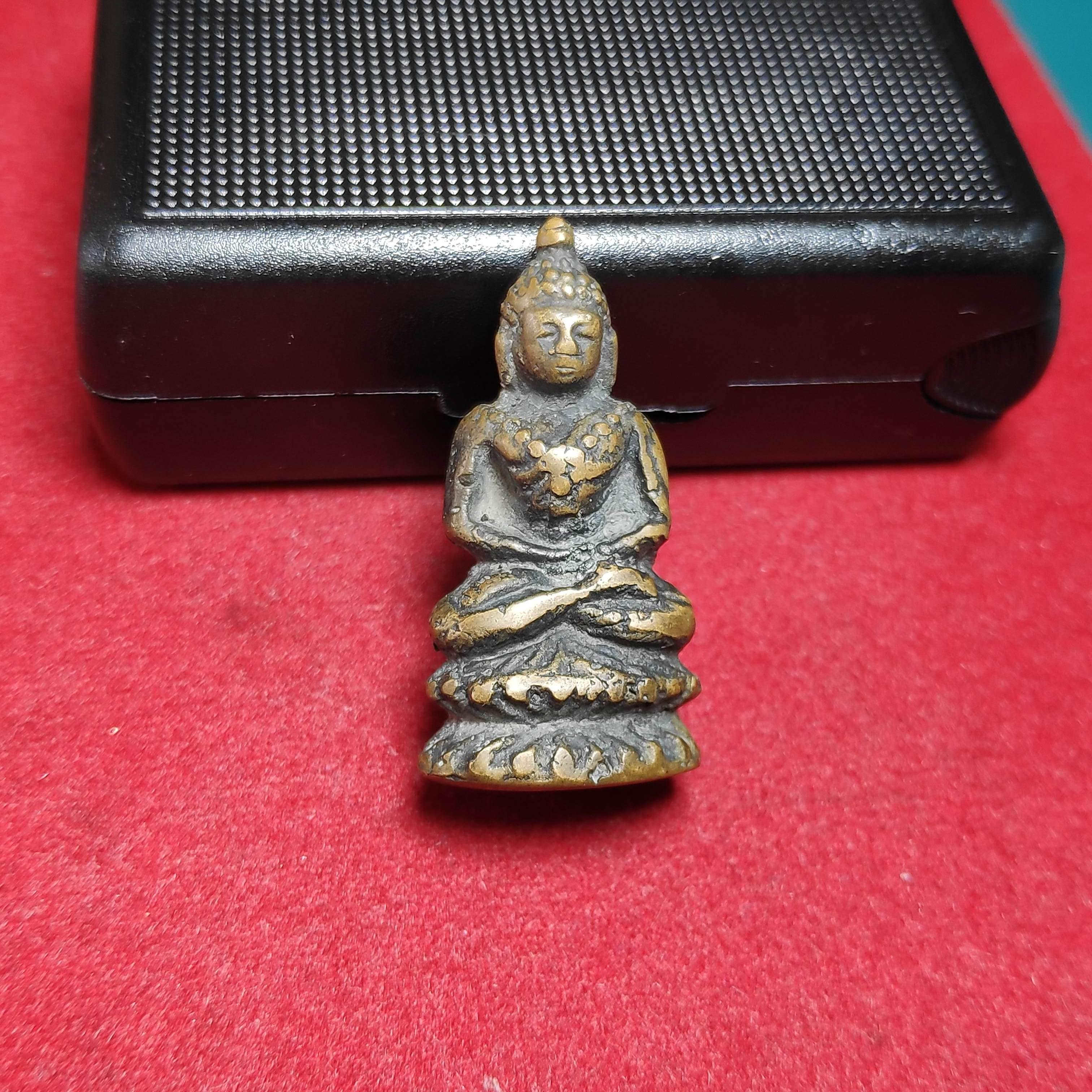 รูปหล่อพระชัยวัฒน์หลวงปู่เอี่ยมวัดหนังเนื้อสัมฤทธิ์