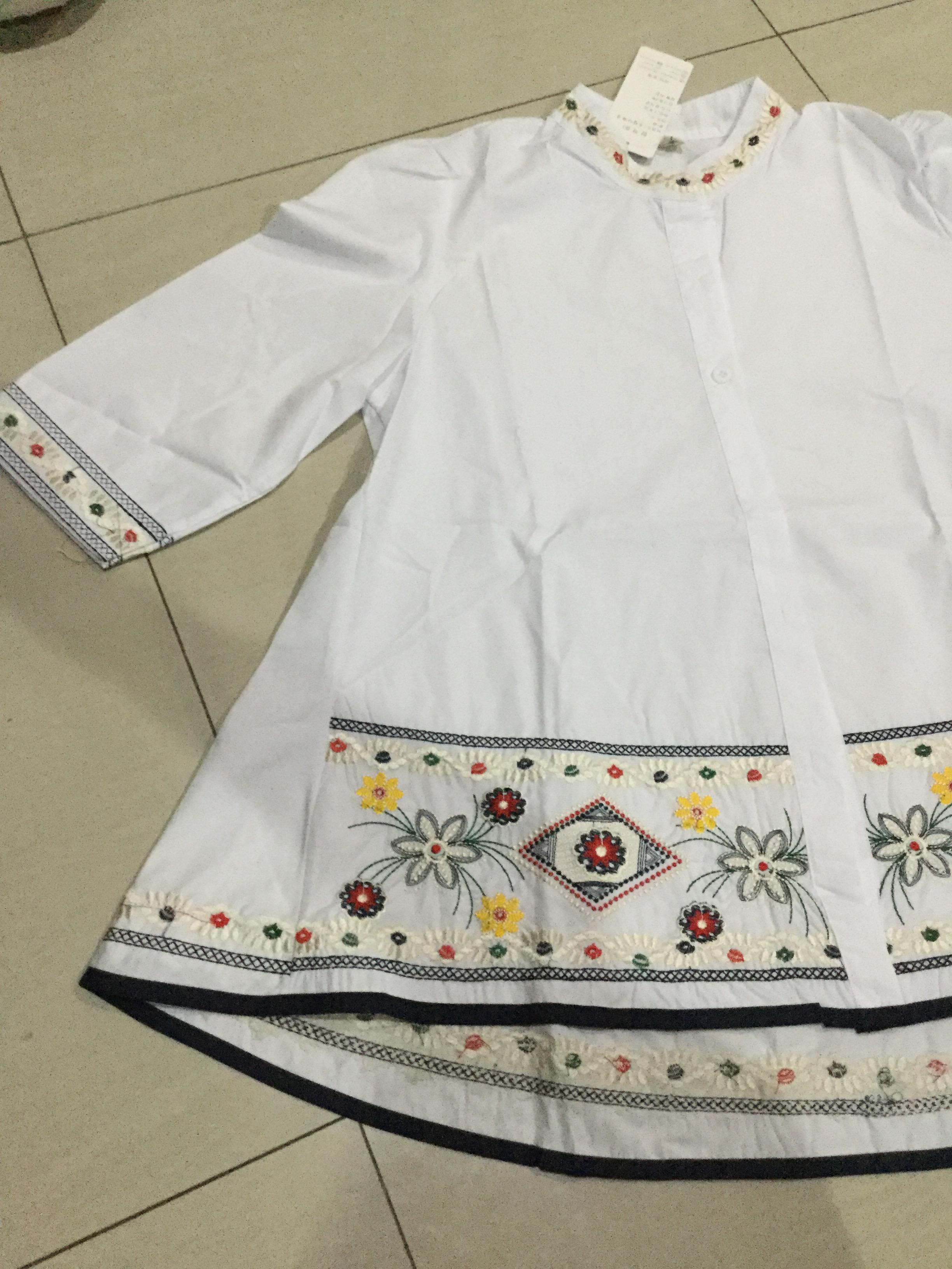 เสื้อจีนหญิงสีขาว ลายปัก รหัส UO 53 สินค้าพร้อมส่ง