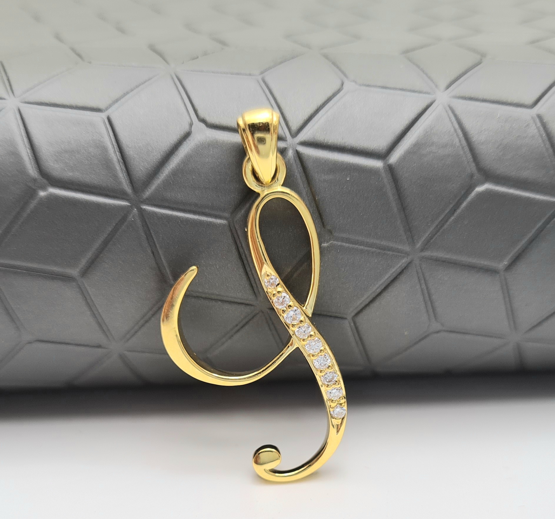 จี้เพชรตัวอักษรเอส S (ไม่รวมสร้อย)