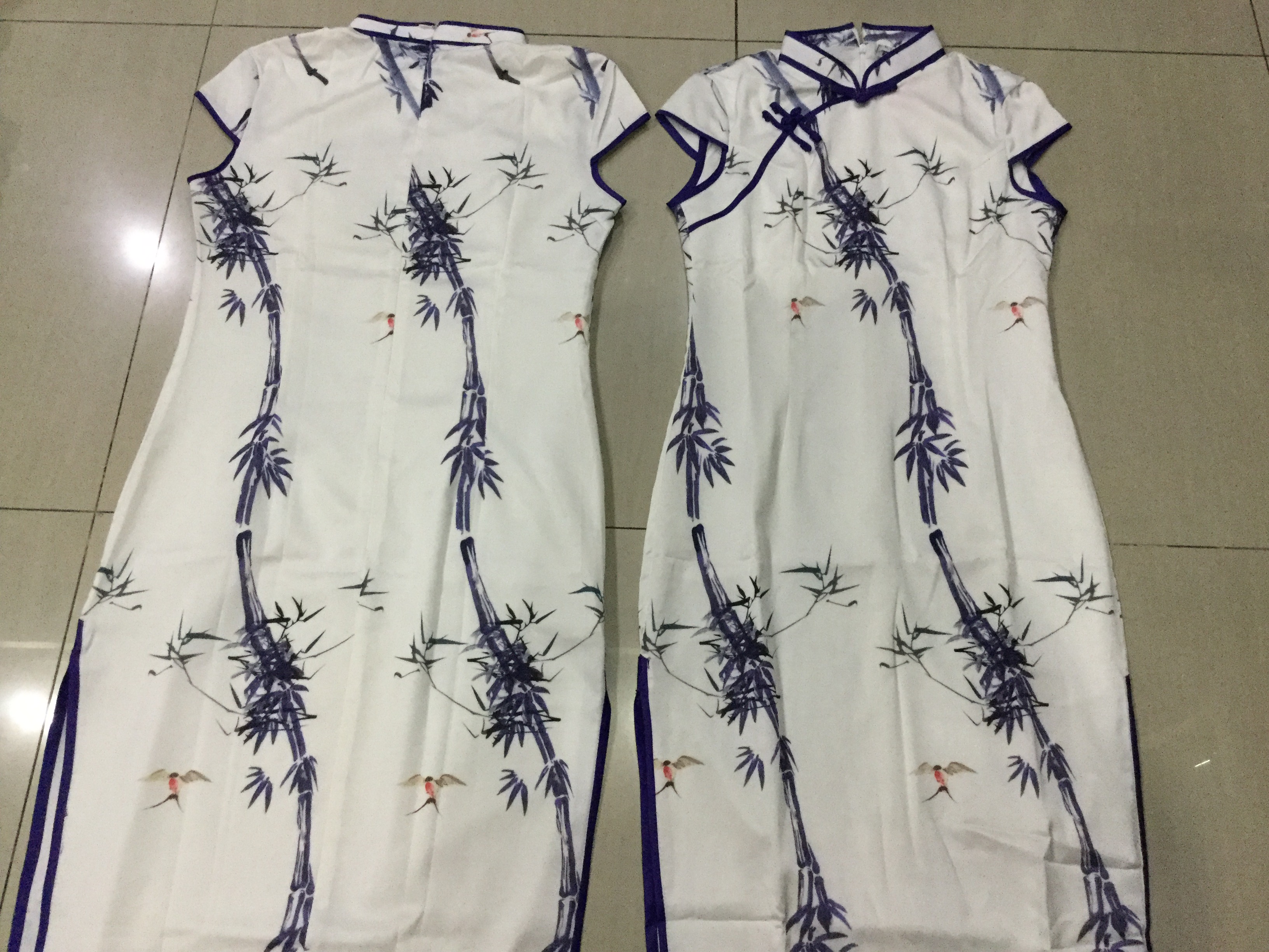 กี่เพ้ายาว ผ้าไหม สีขาวลายม่วง รหัส SW 156 สินค้าพร้อมส่ง