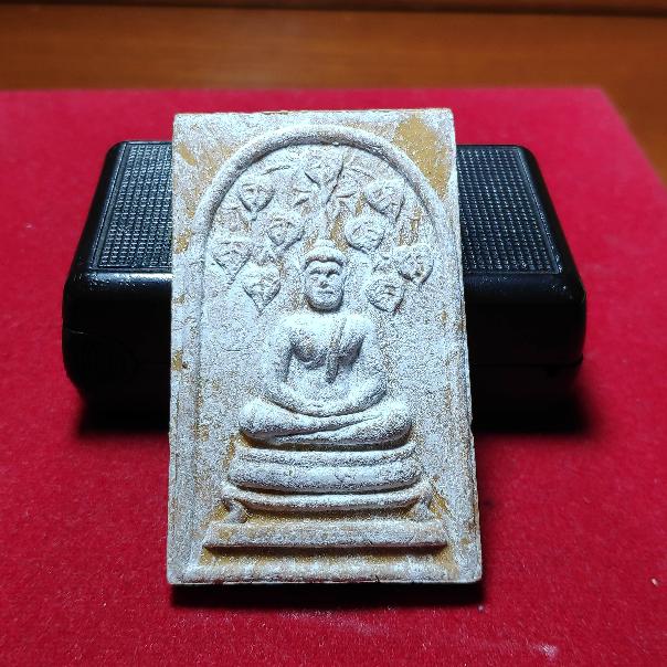 พระสมเด็จปรกโพธิ์หลวงพ่อกวยหลังเเม่ธรณีฝังพลอยเนื้อผงน้ำมัน