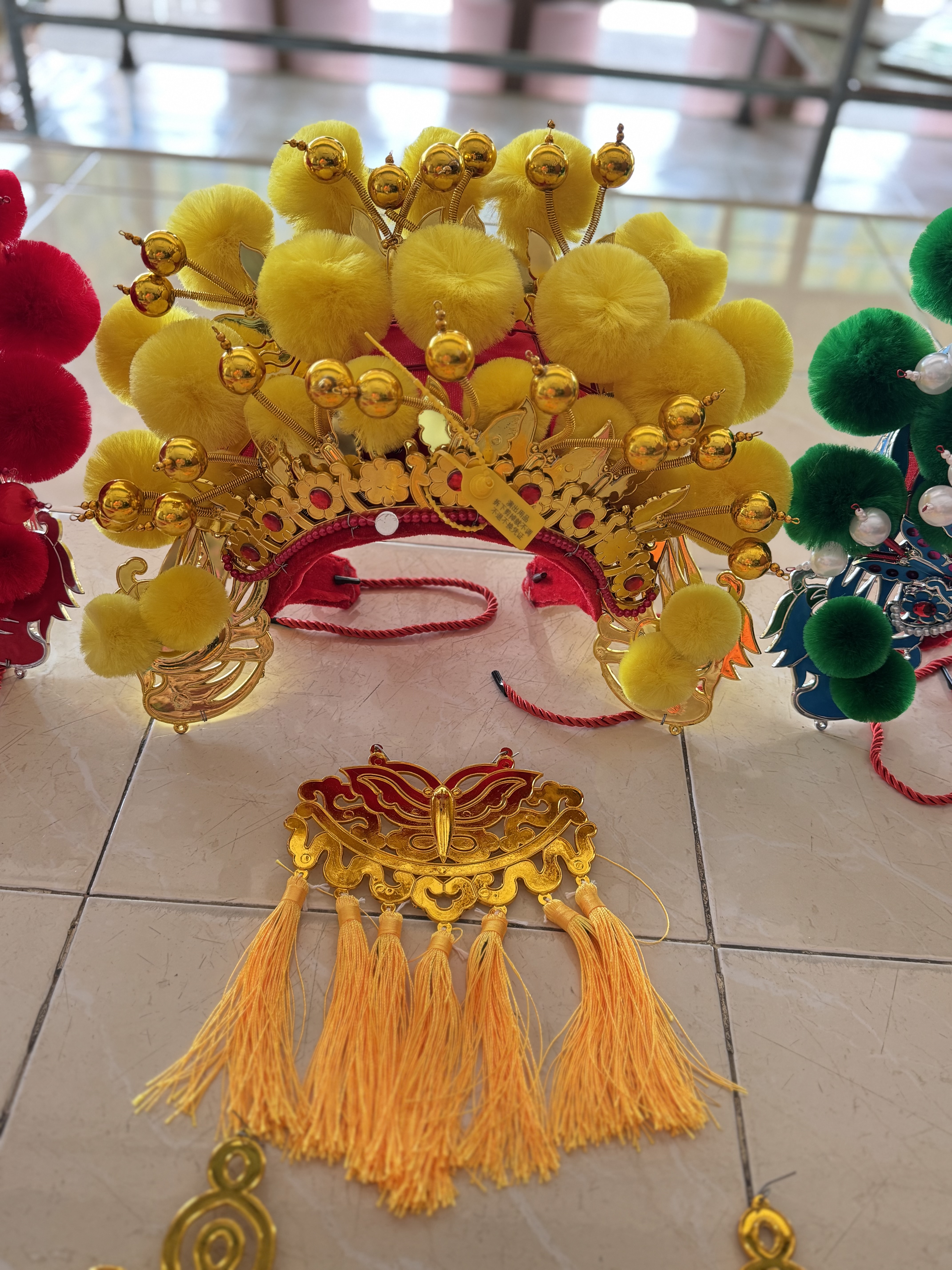 หัวมงกุฏใหญ่แบบเต็ม สีเหลือง