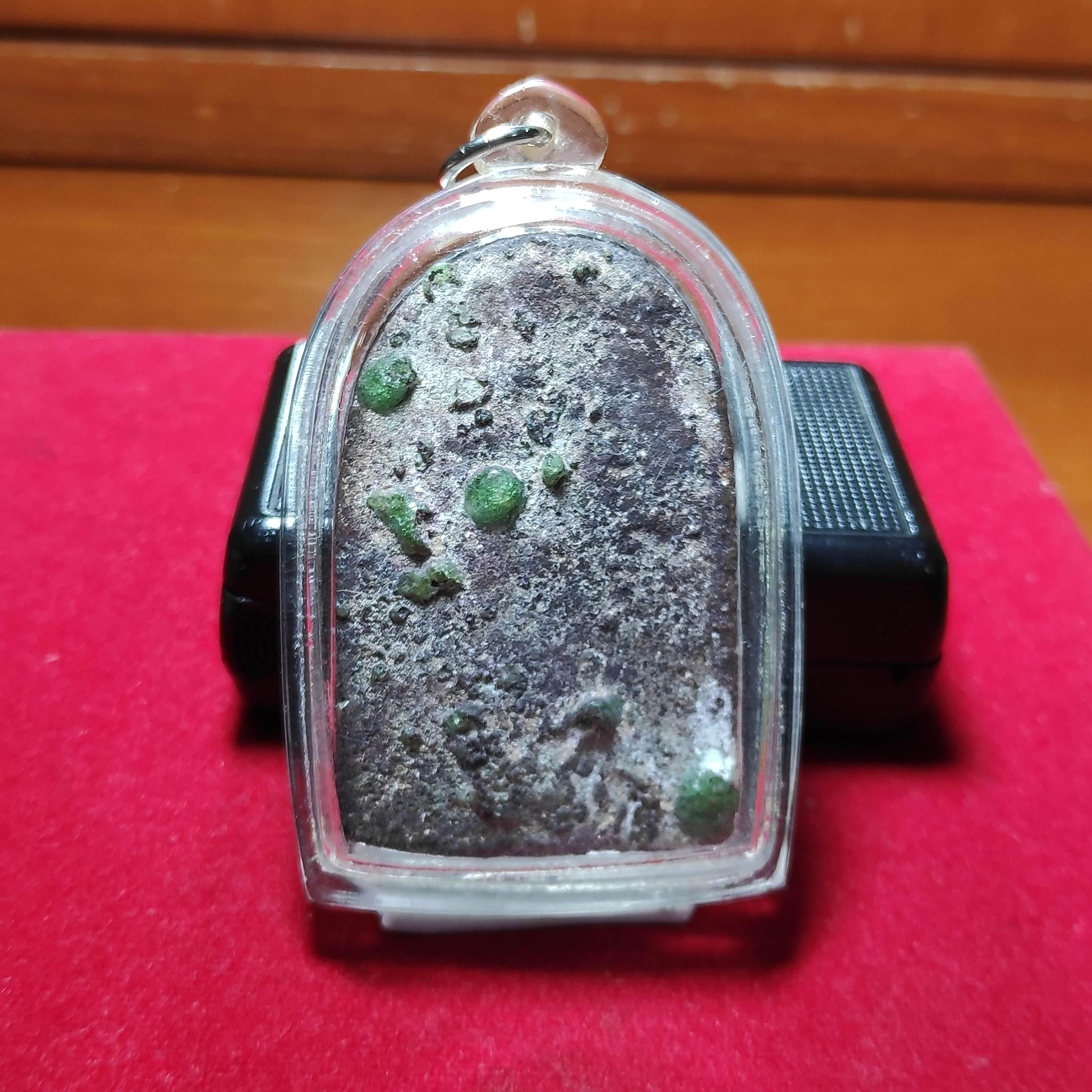 พระซุ้มกอกรุนาดูนเนื้อดิน