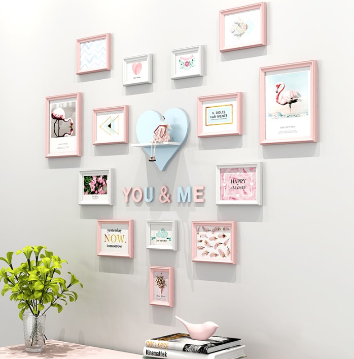 ชุดกรอบรูปติดผนัง YOU&ME-Heart กรอบรูปไม้ 14 ชิ้น+ชั้นวางหัวใจ+อักษร พร้อมภาพตามแบบและวัสดุติดตั้ง