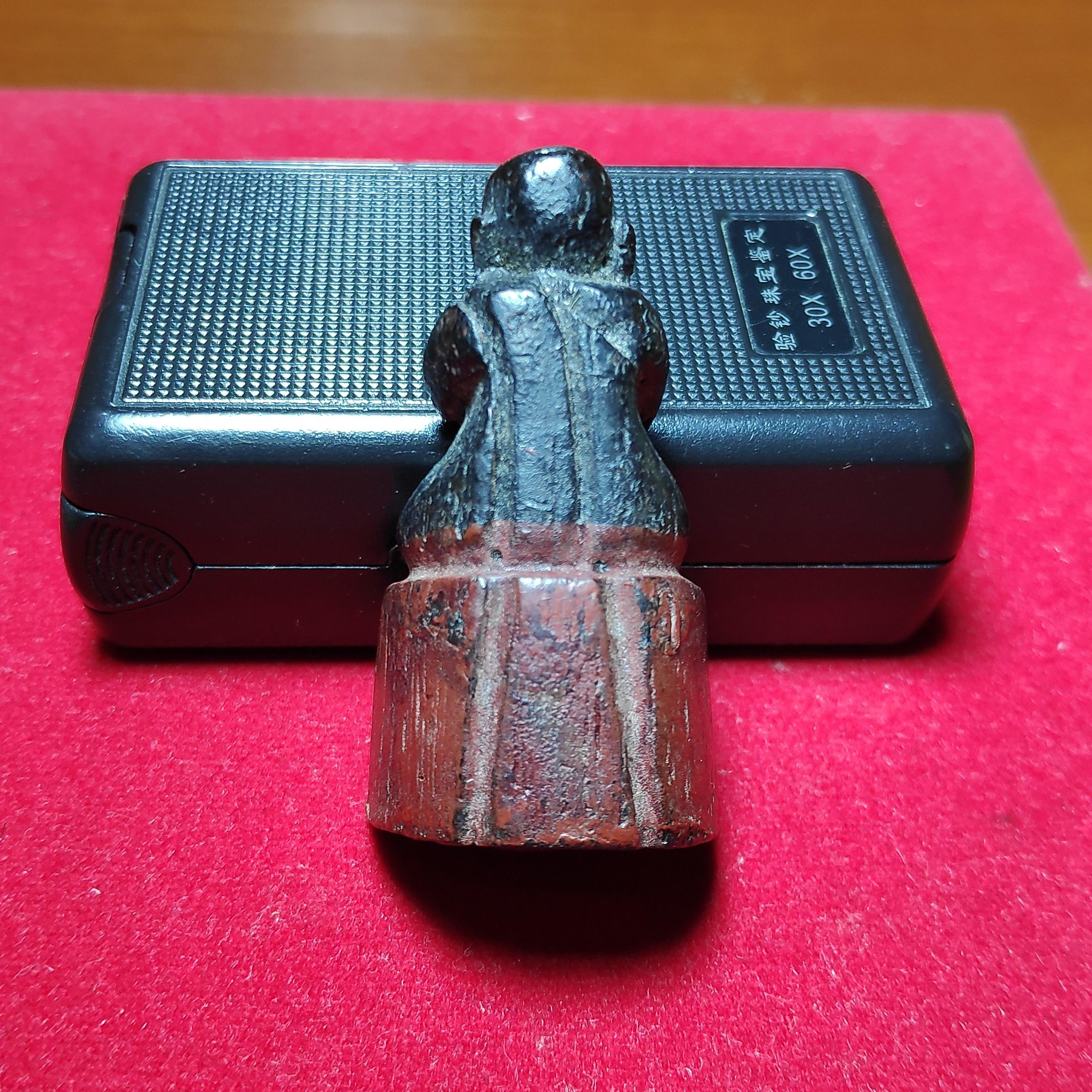 พระปิดตาไม้โพธิ์เเกะพิมพ์ฐานสูงหลวงปู่เอี่ยมวัดหนังก้นอุดชันโรง