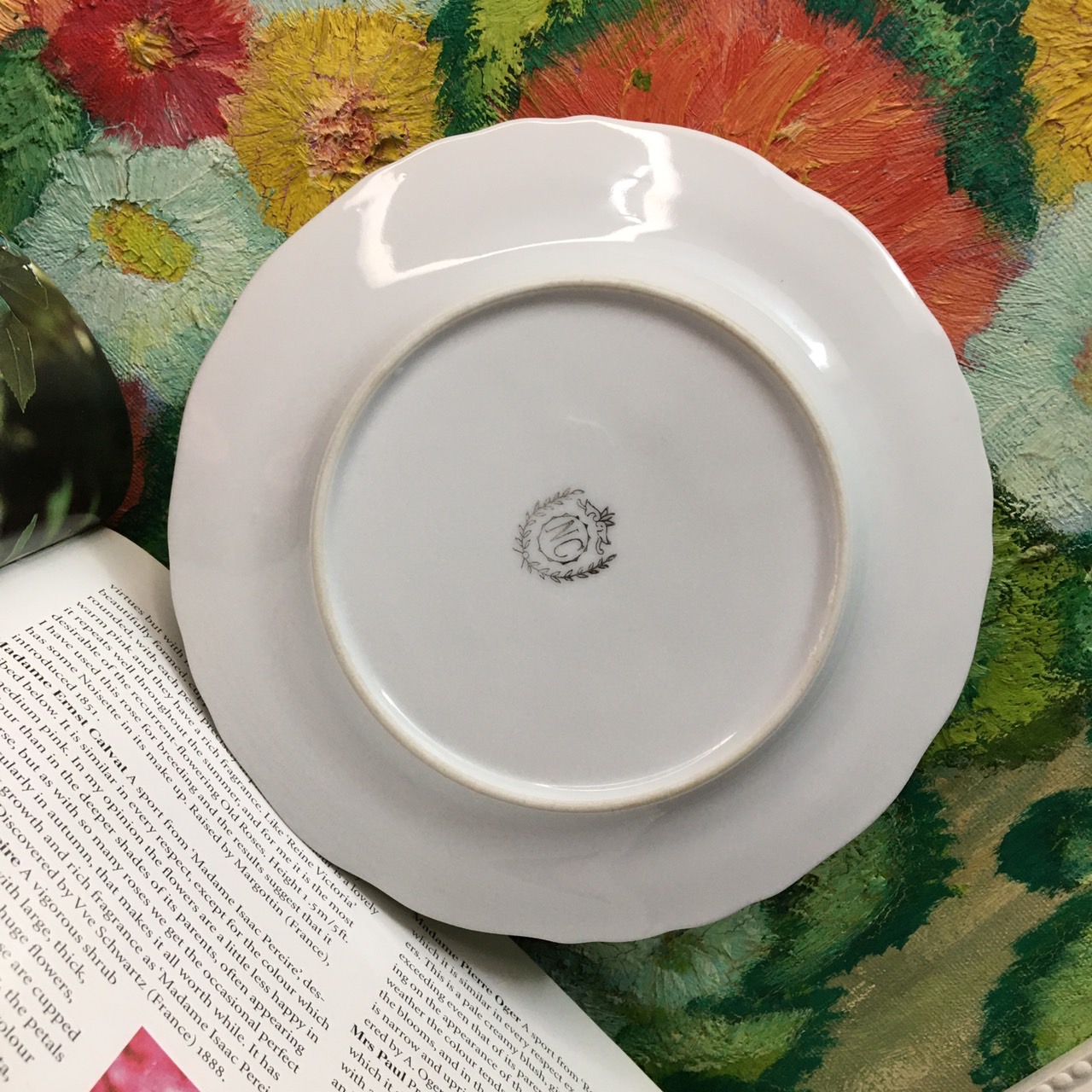 จานแบ่งใส่ขนม แบรนด์ NC ลายดอกไม้สีชมพู ขอบเงิน มีจำนวน 4 ใบ