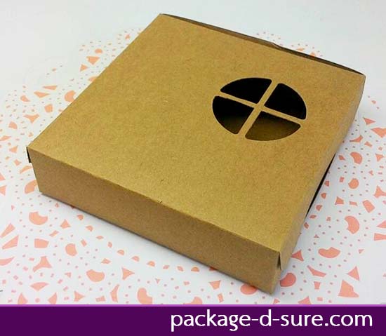 กล่องสี่เหลี่ยมจัตุรัส ทรงเตี้ย เปิดบน 14.4x14.4x4 กระดาษคราฟ