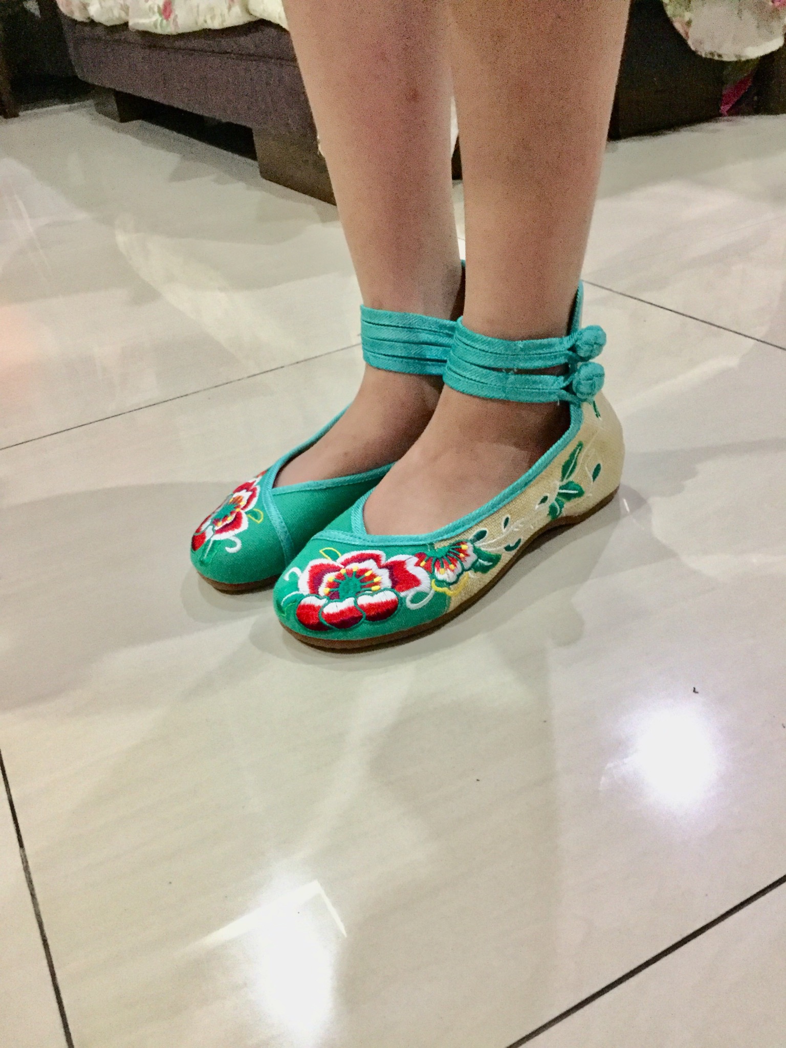 รองเท้าจีน สีเขียว สินค้าพร้อมส่ง