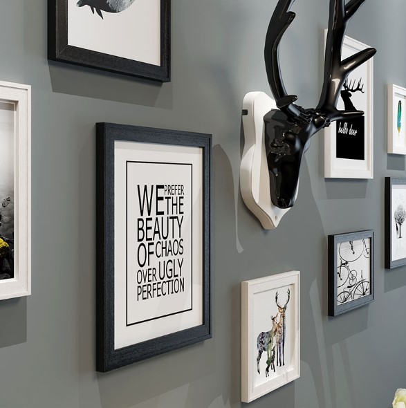 ชุดกรอบรูปติดผนัง Black Deer กรอบรูปไม้ 8 ชิ้น+หัวกวาง พร้อมรูปภาพตามแบบและวัสดุติดตั้ง