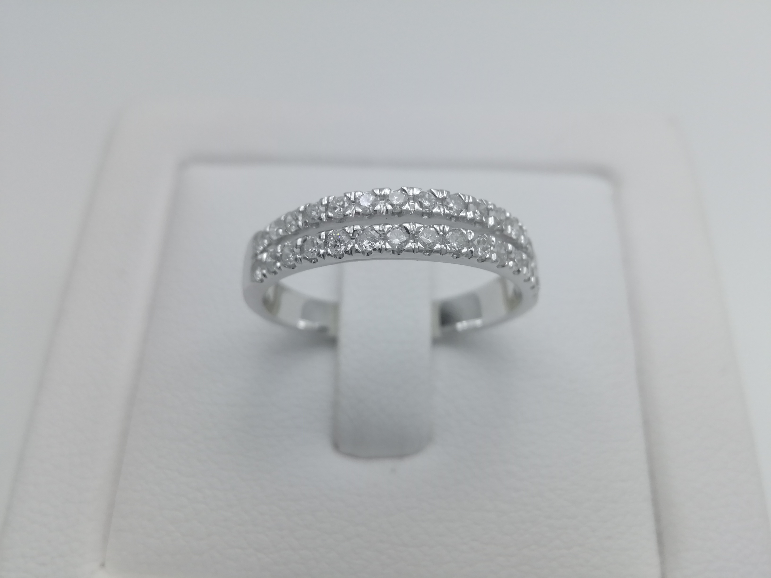 แหวนเพชรแถวเรียงรวม 0.30 cts