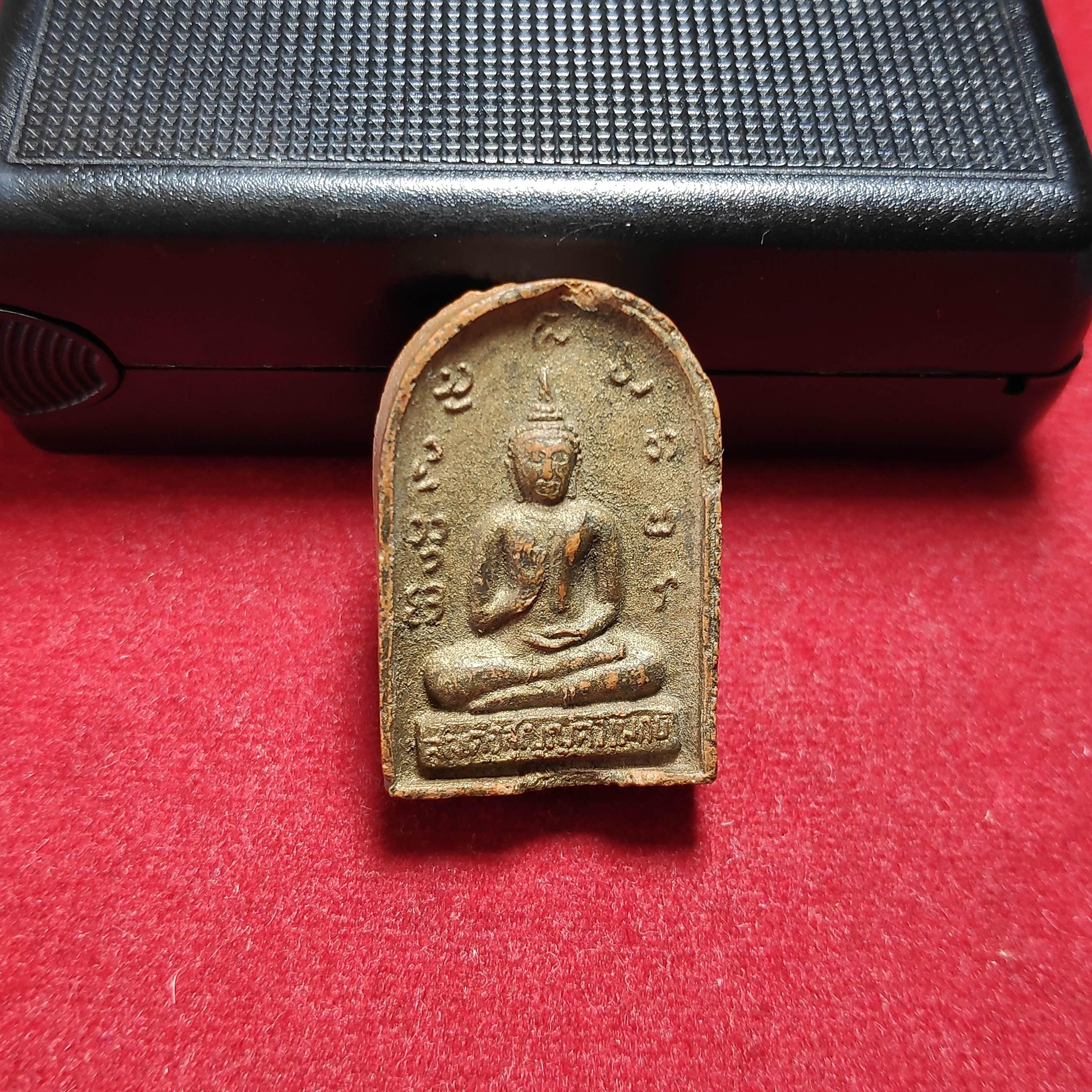 พระสมเด็จปางประทานพรหลังยันต์ตรีเนื้อดิน