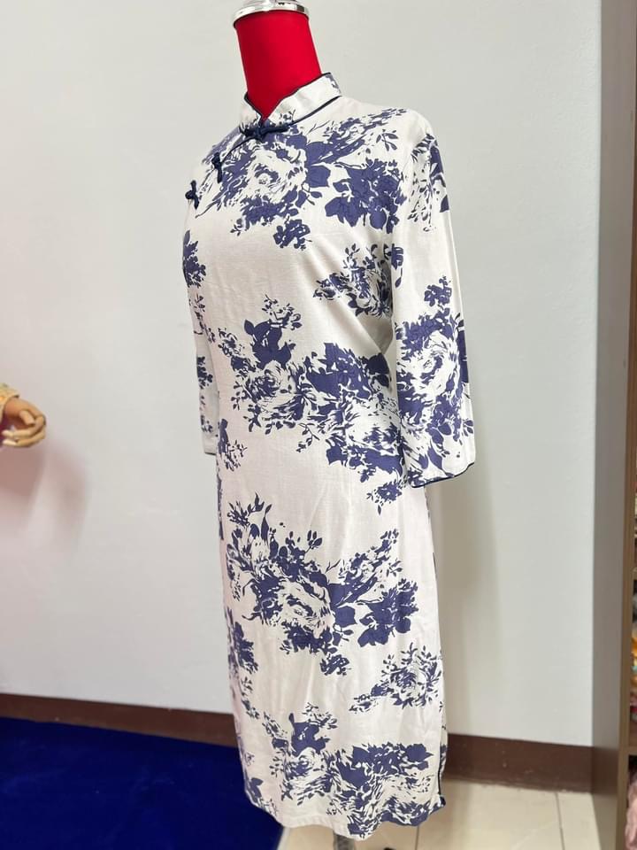 กี่เพ้าลายดอกโบตั๋น สีฟ้า